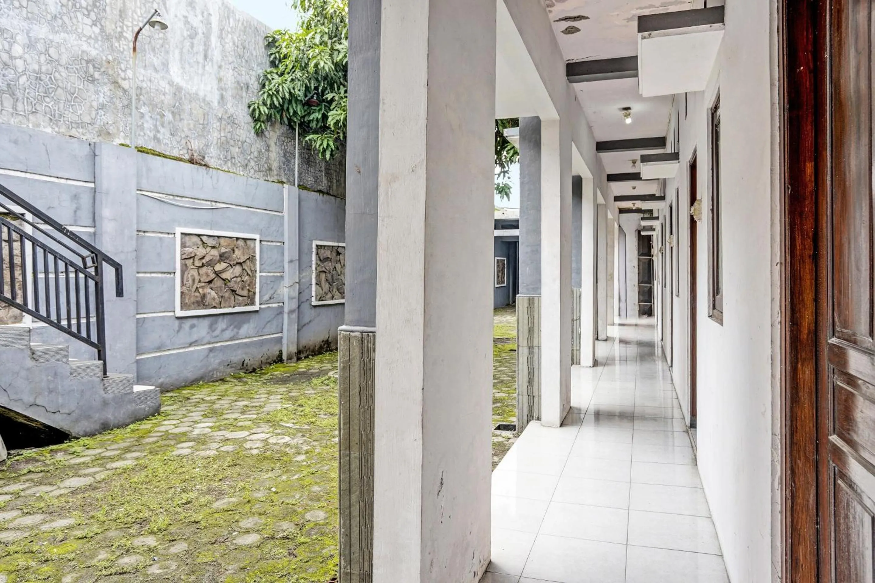 Lobby or reception in Hotel O Fun Guesthouse Syariah