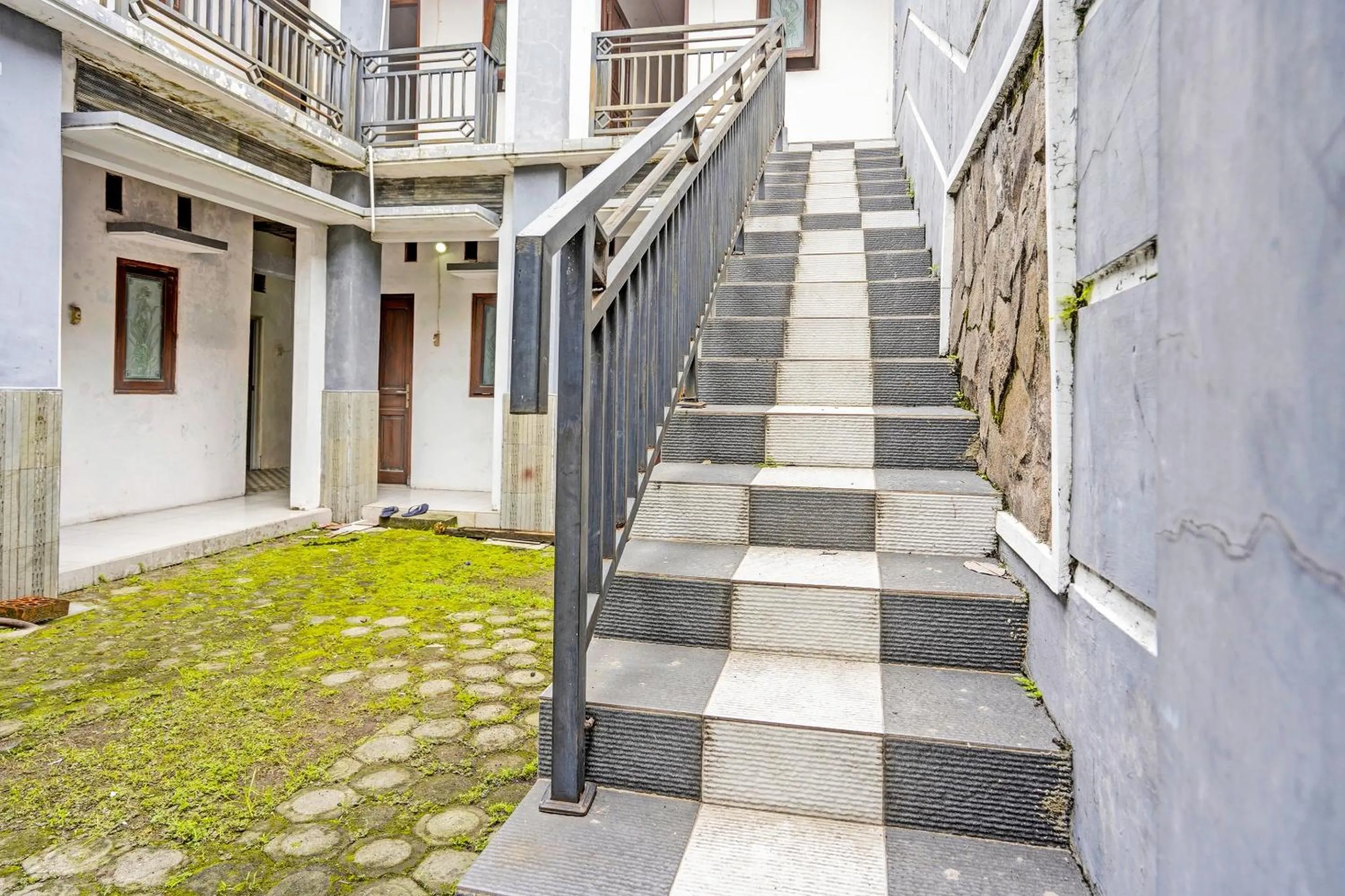 Lobby or reception in Hotel O Fun Guesthouse Syariah
