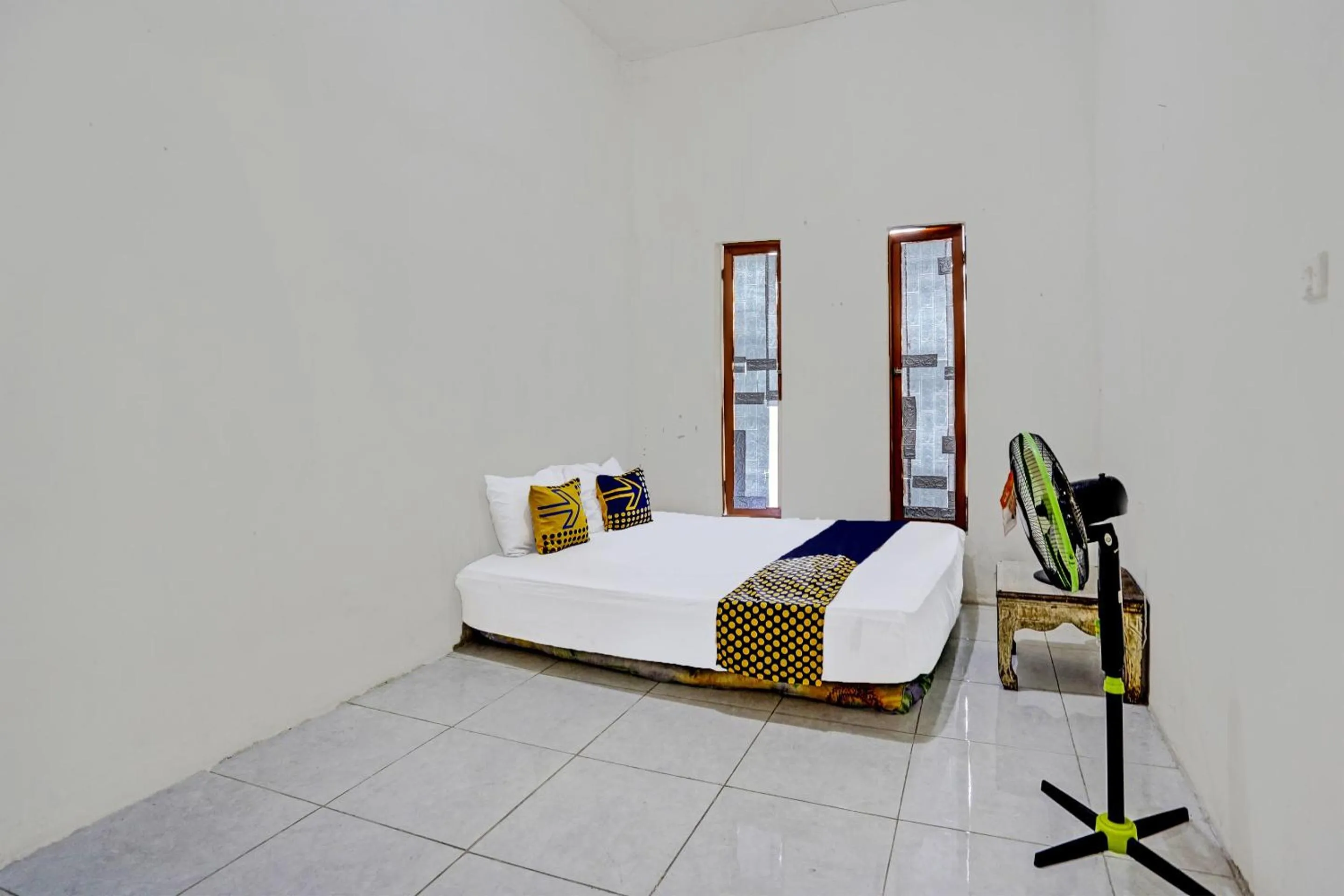 Bedroom, Bed in OYO LIFE 92077 Tarlo Guest House 3