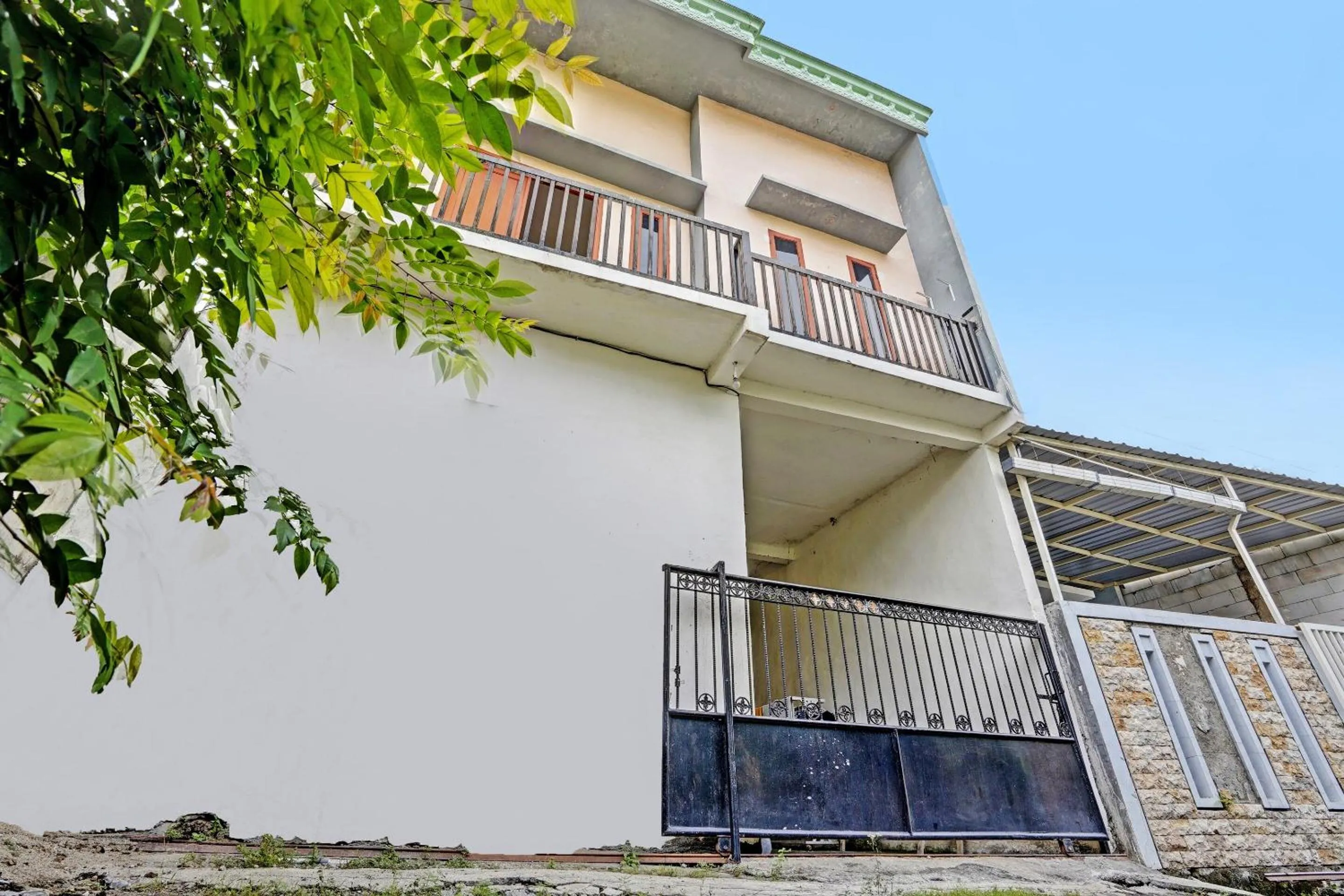 Facade/entrance in OYO LIFE 92077 Tarlo Guest House 3