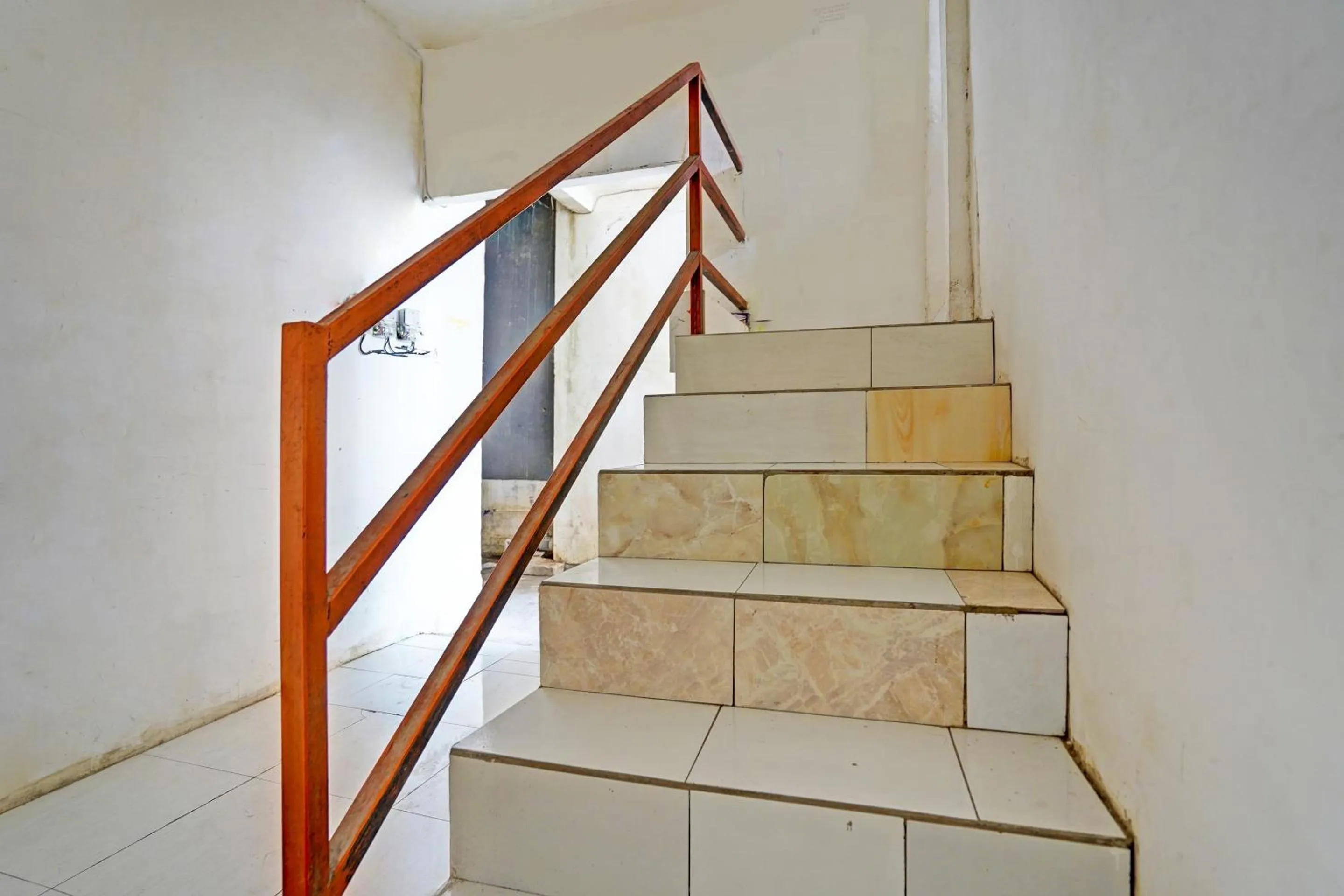 Lobby or reception in OYO LIFE 92077 Tarlo Guest House 3