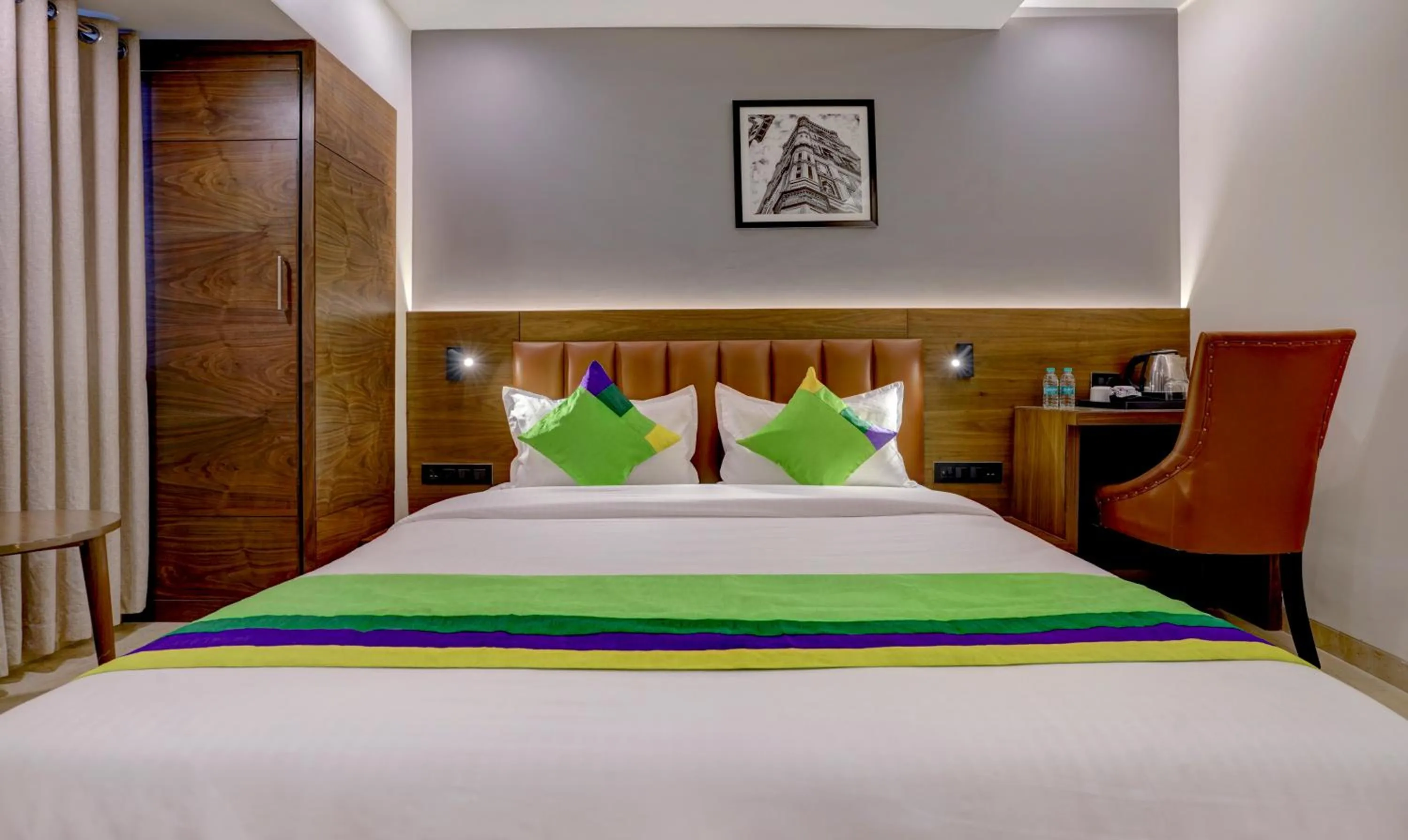 Bedroom, Bed in Treebo Castle Rock Inn