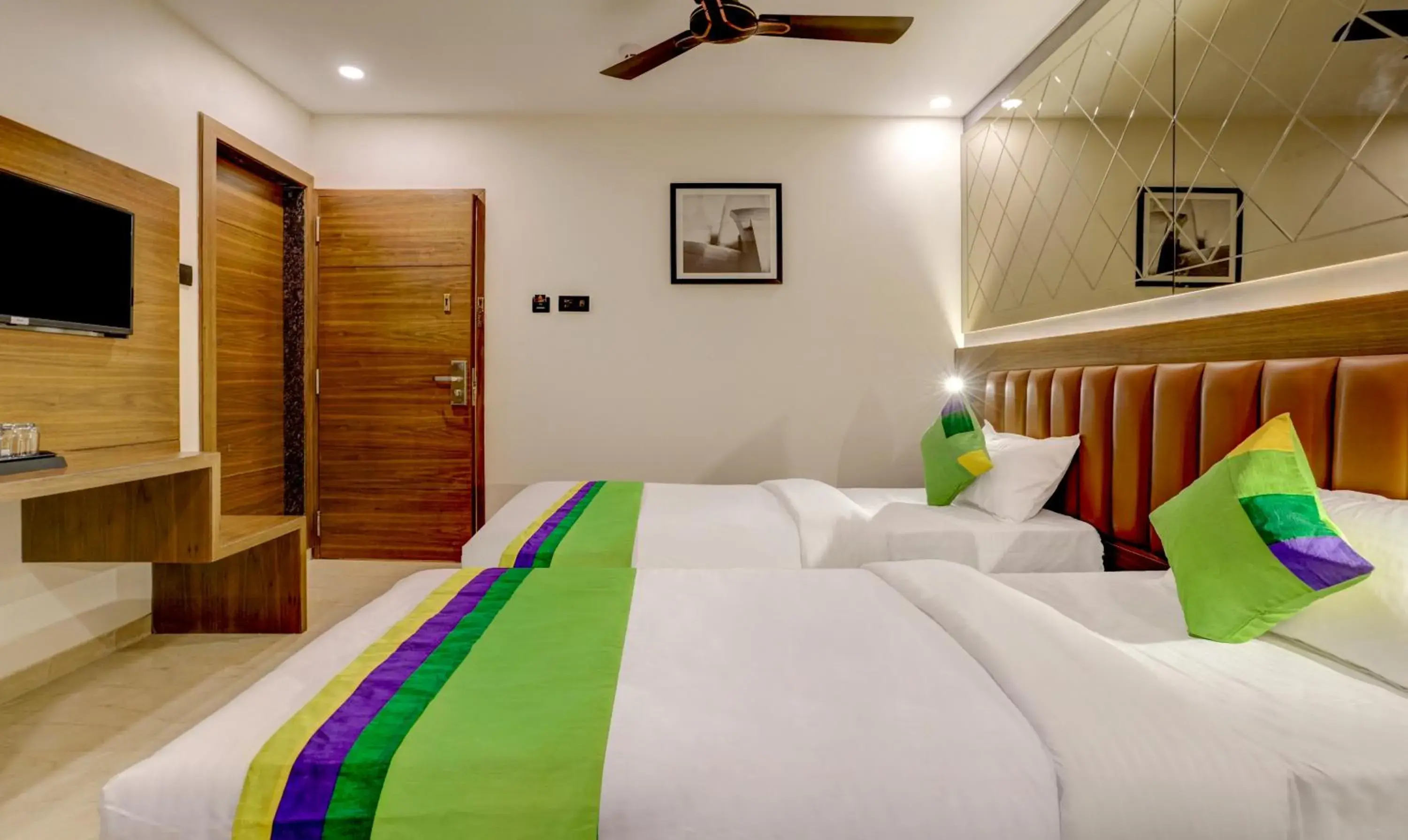 Bedroom, Bed in Treebo Castle Rock Inn Bedroom, Bed in Treebo Castle Rock Inn