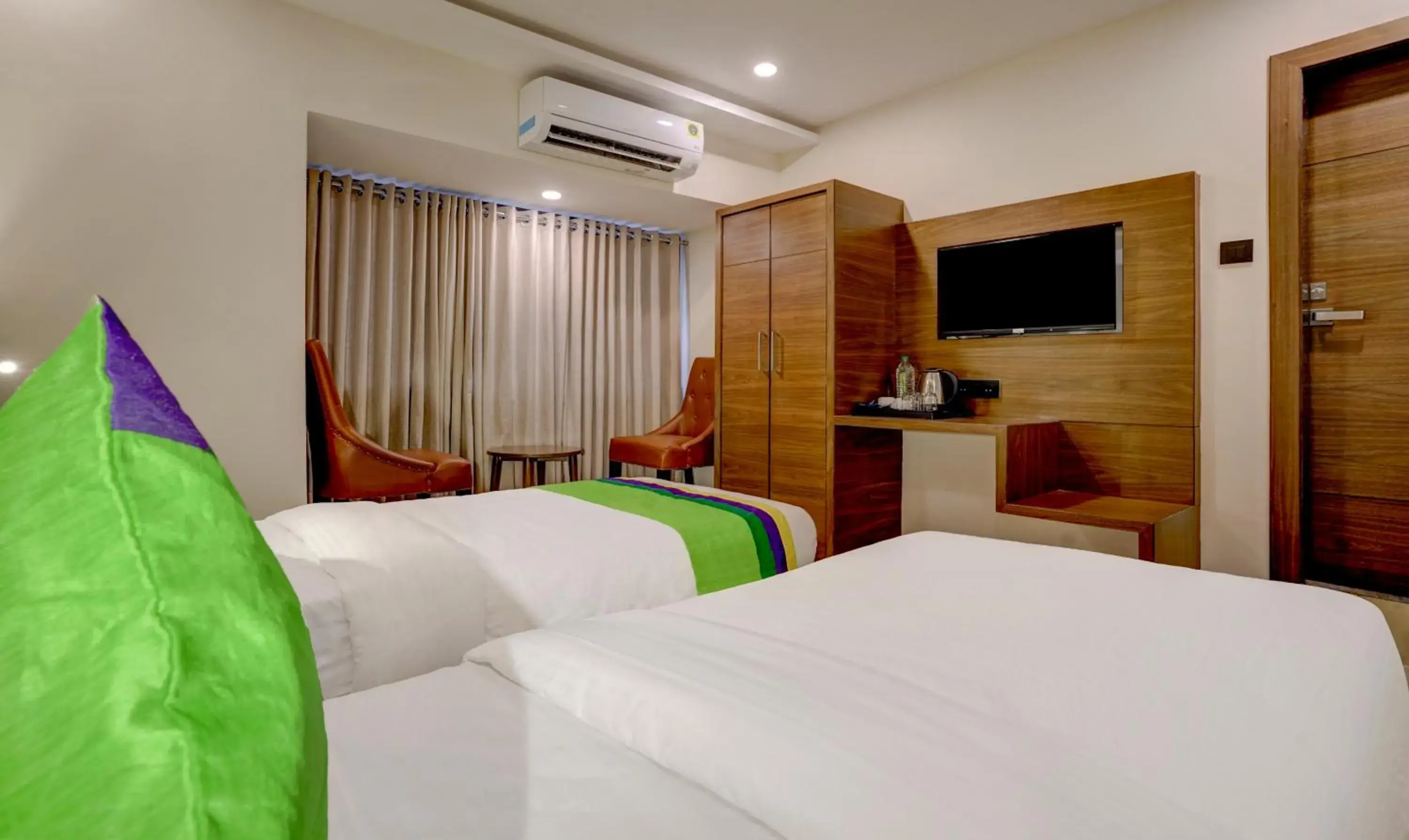 Bedroom, Bed in Treebo Castle Rock Inn Bedroom, Bed in Treebo Castle Rock Inn