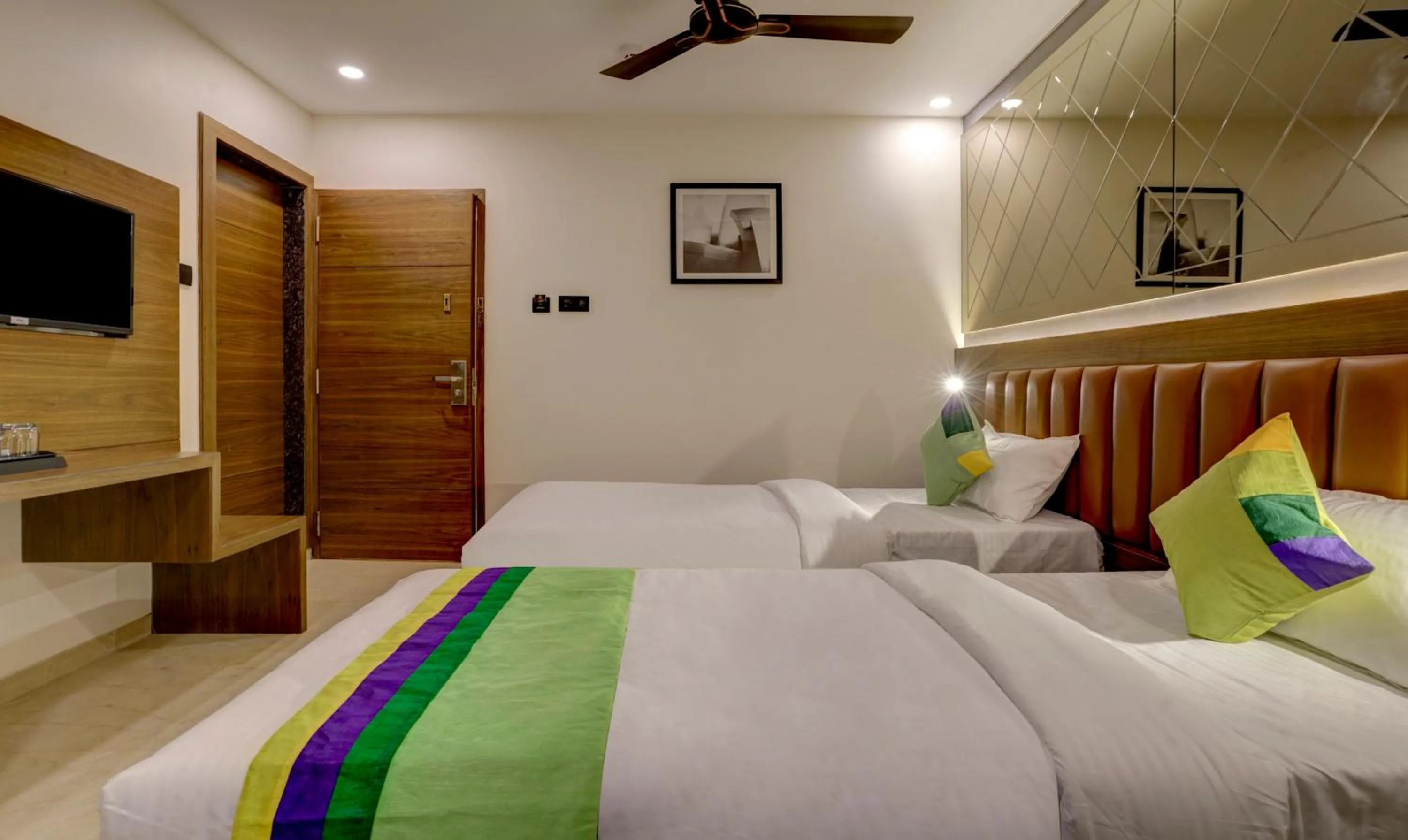 Bedroom, Bed in Treebo Castle Rock Inn