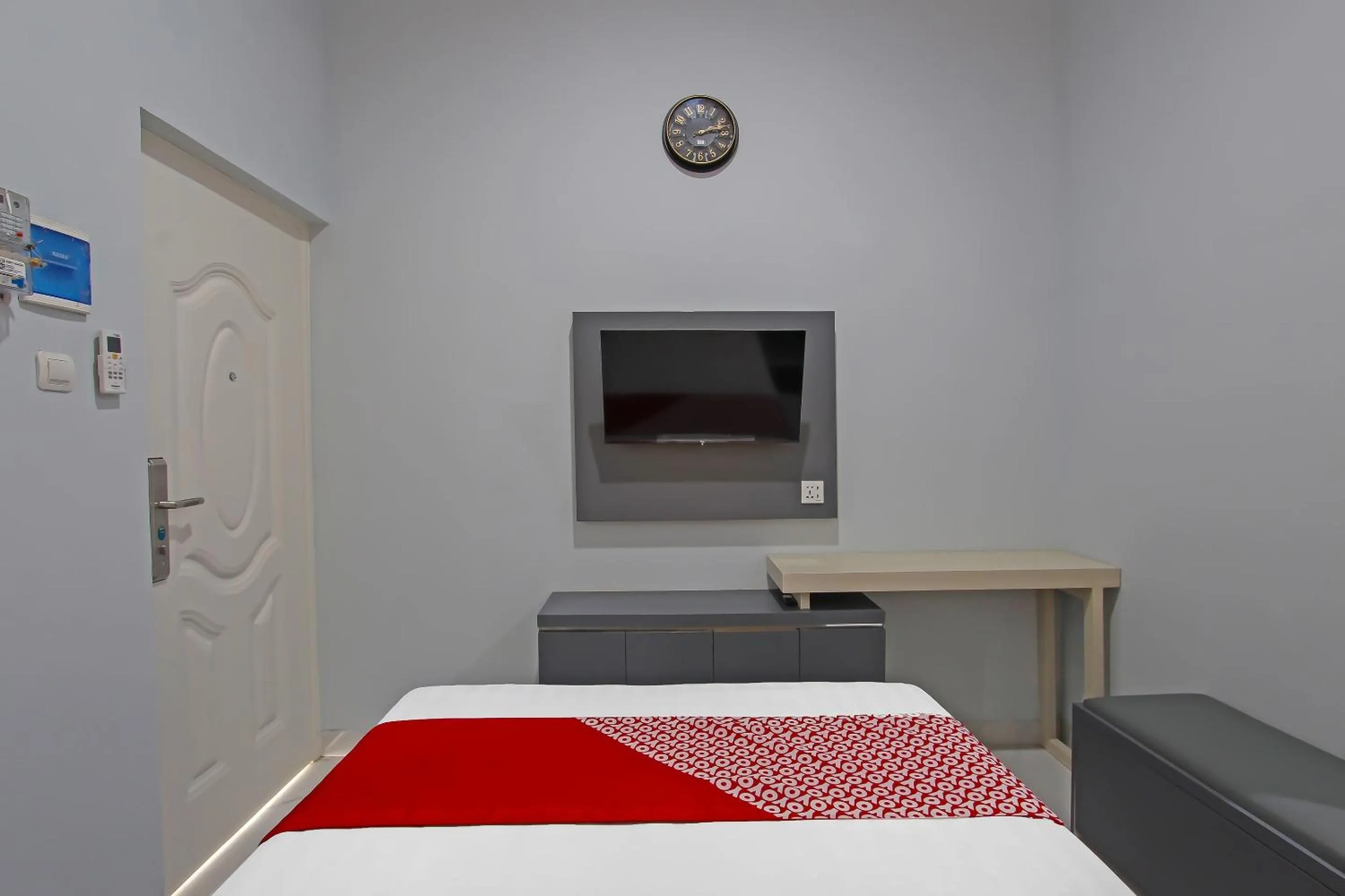 Bedroom in Capital O 92105 A'shanti Inn