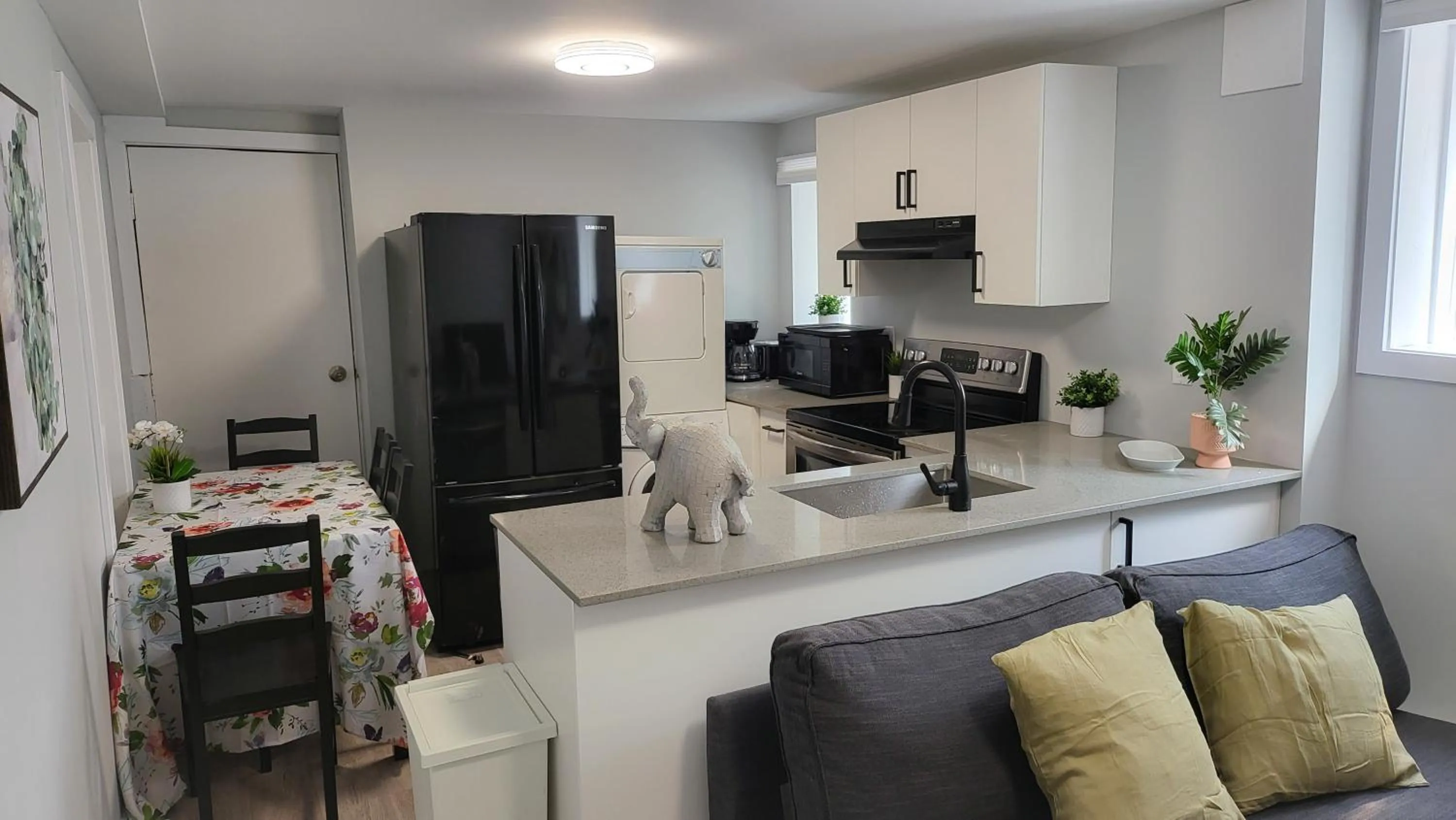 JstLikeHome - Serenity Suites & Guesthouse