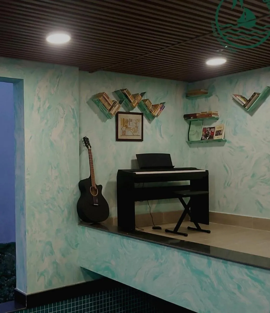 People in Mi Amor Luxury Island Apartment - 3 minutes to the beach