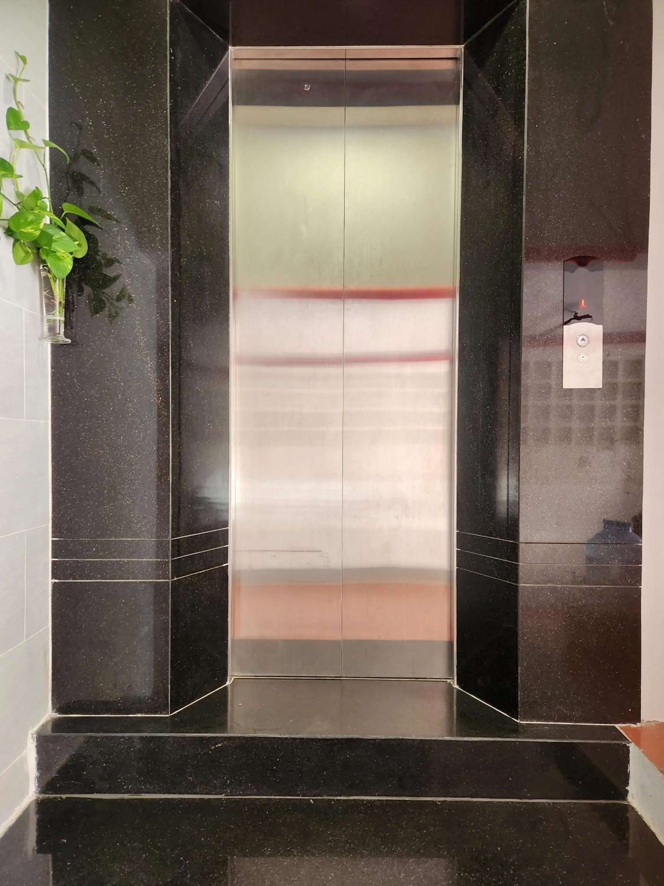 elevator in Mi Amor Luxury Island Apartment - 3 minutes to the beach