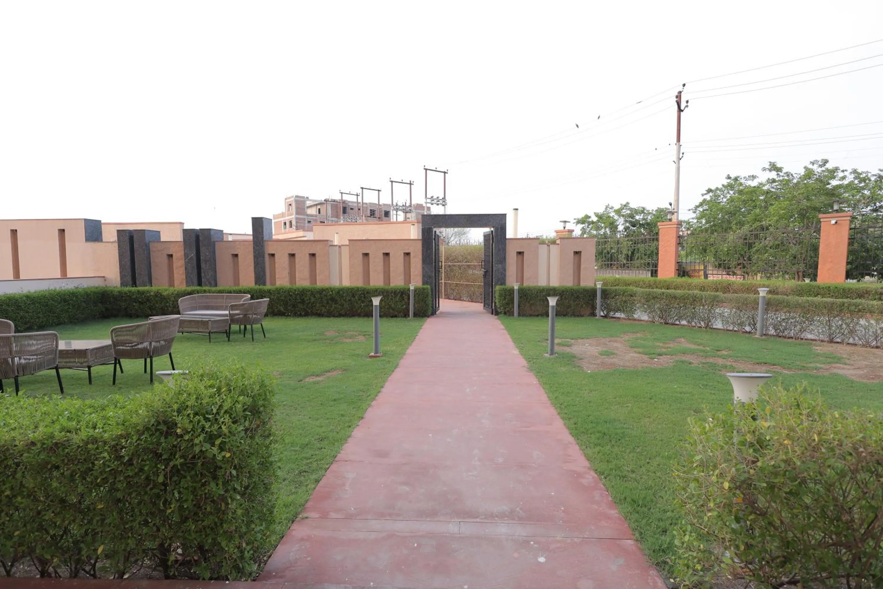 Garden in Hide Away Studios