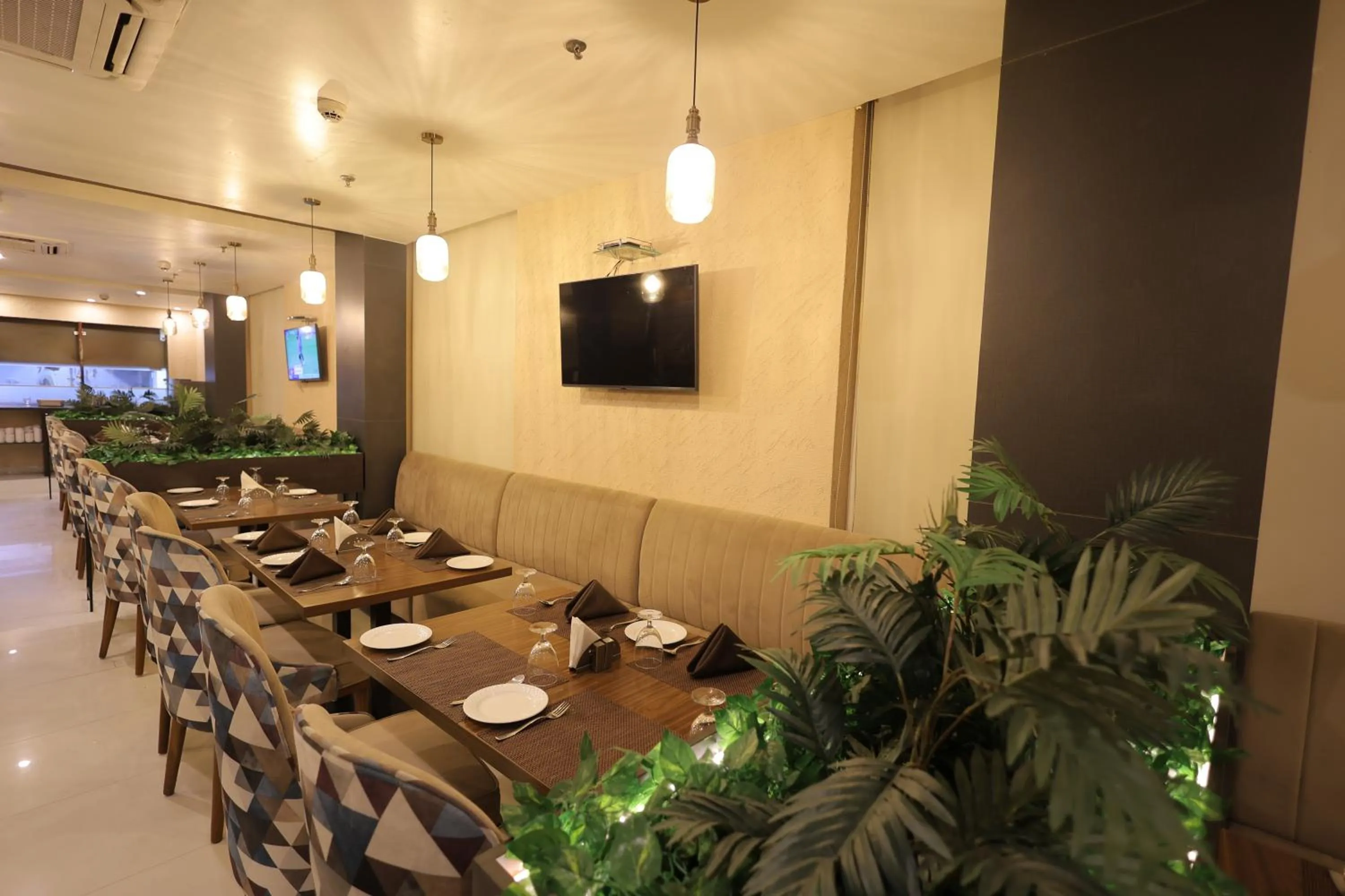 Restaurant/places to eat in Hide Away Studios