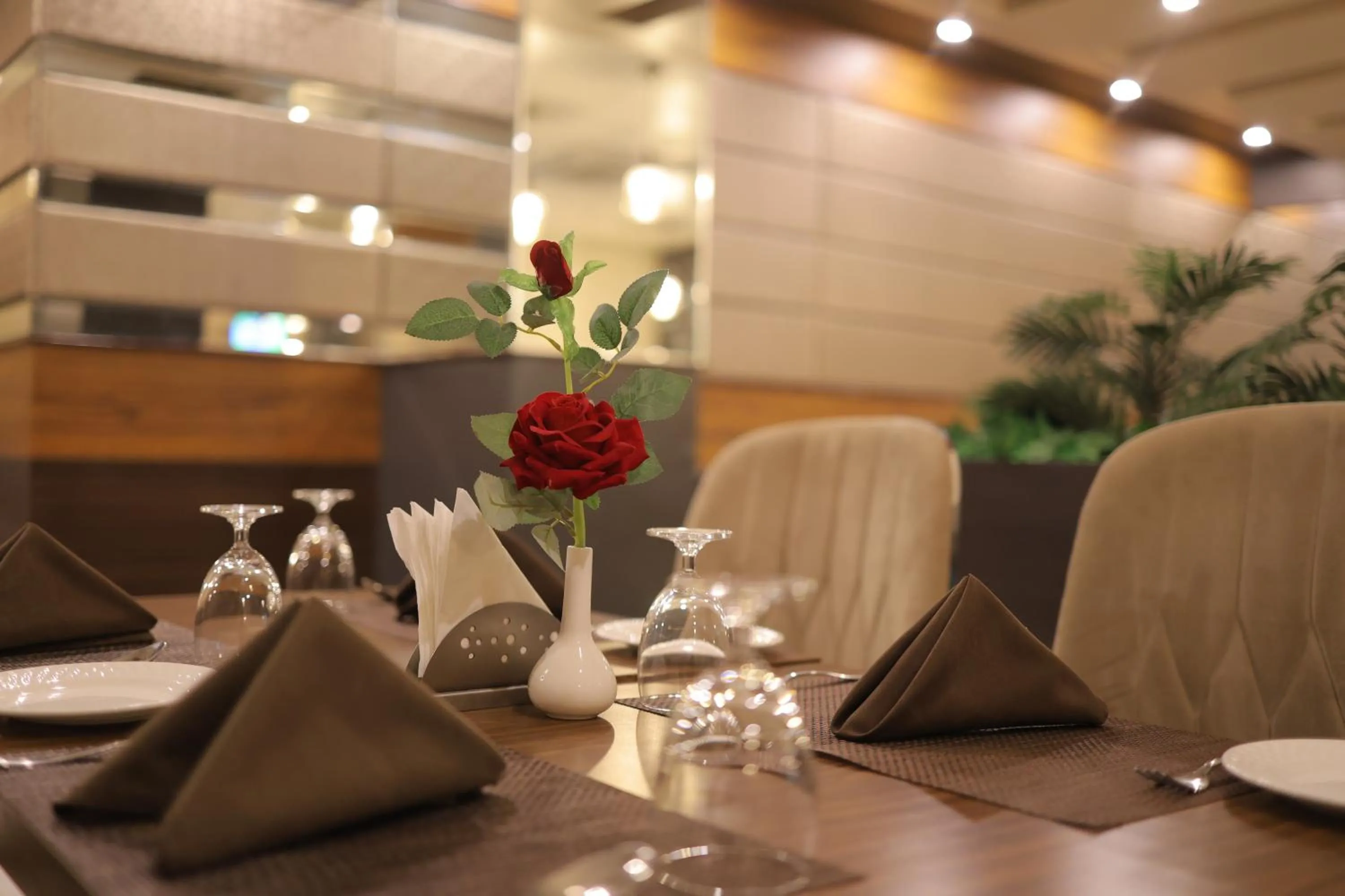 Restaurant/places to eat in Hide Away Studios