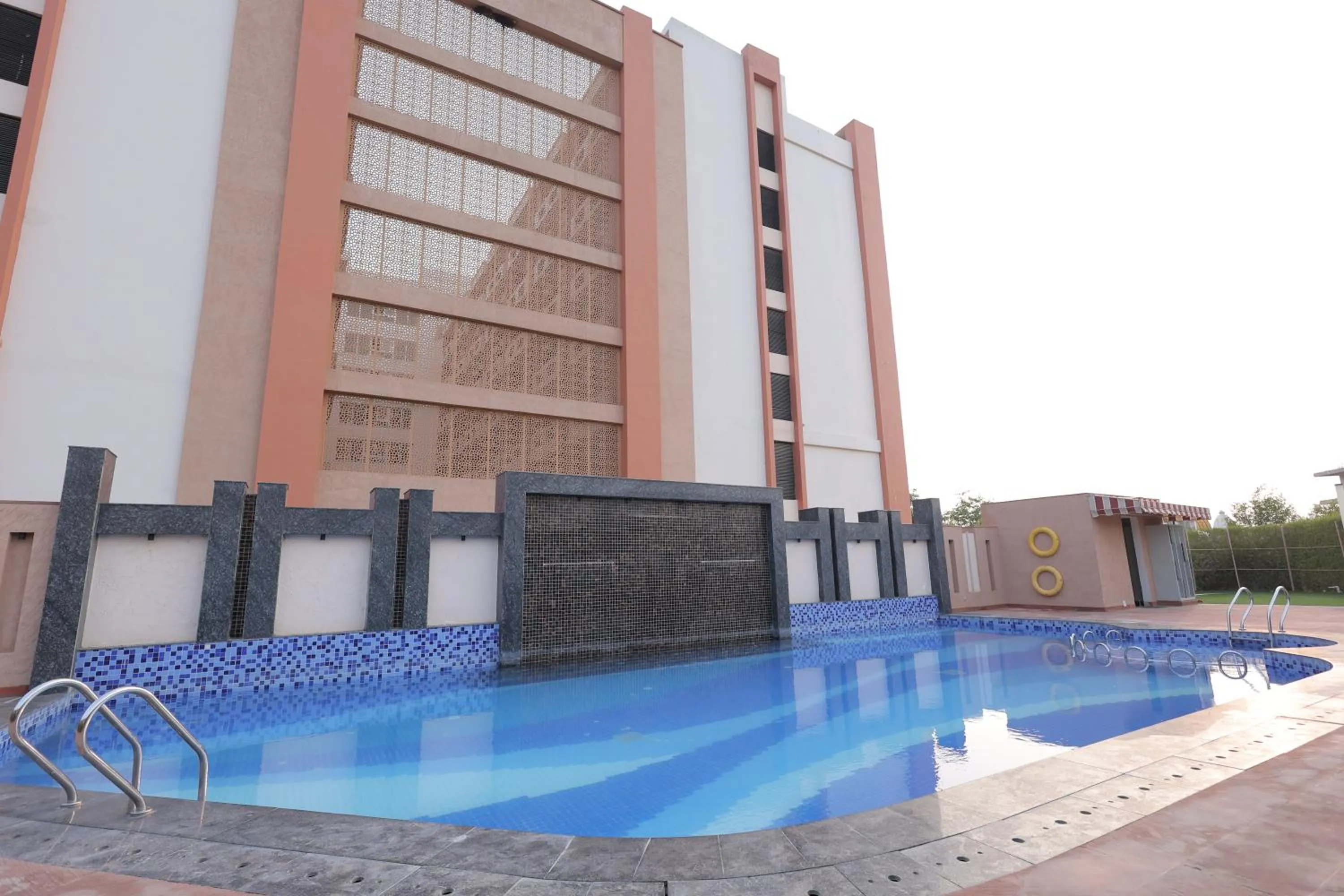 Swimming pool in Hide Away Studios