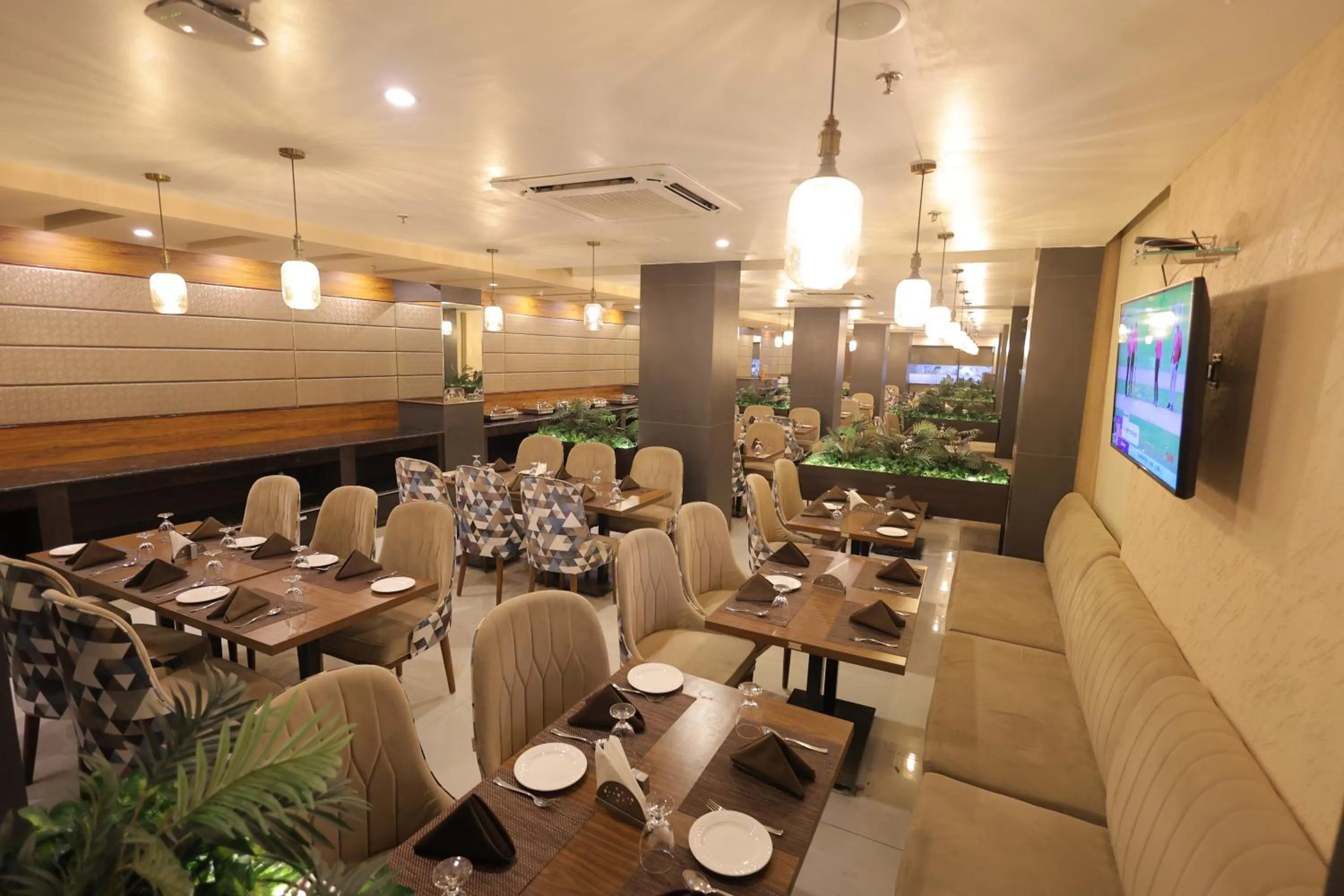 Restaurant/places to eat in Hide Away Studios