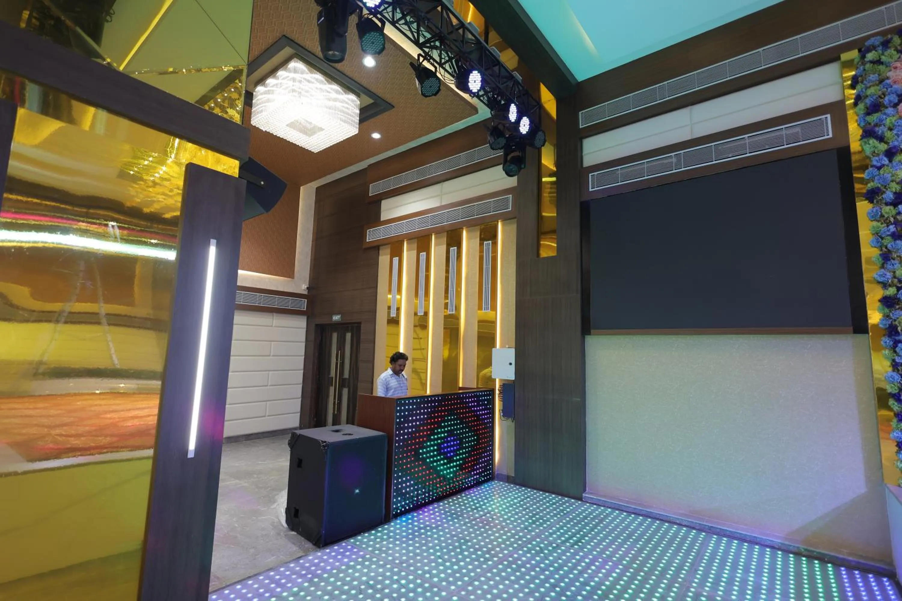 Banquet/Function facilities, Bed in Hide Away Studios