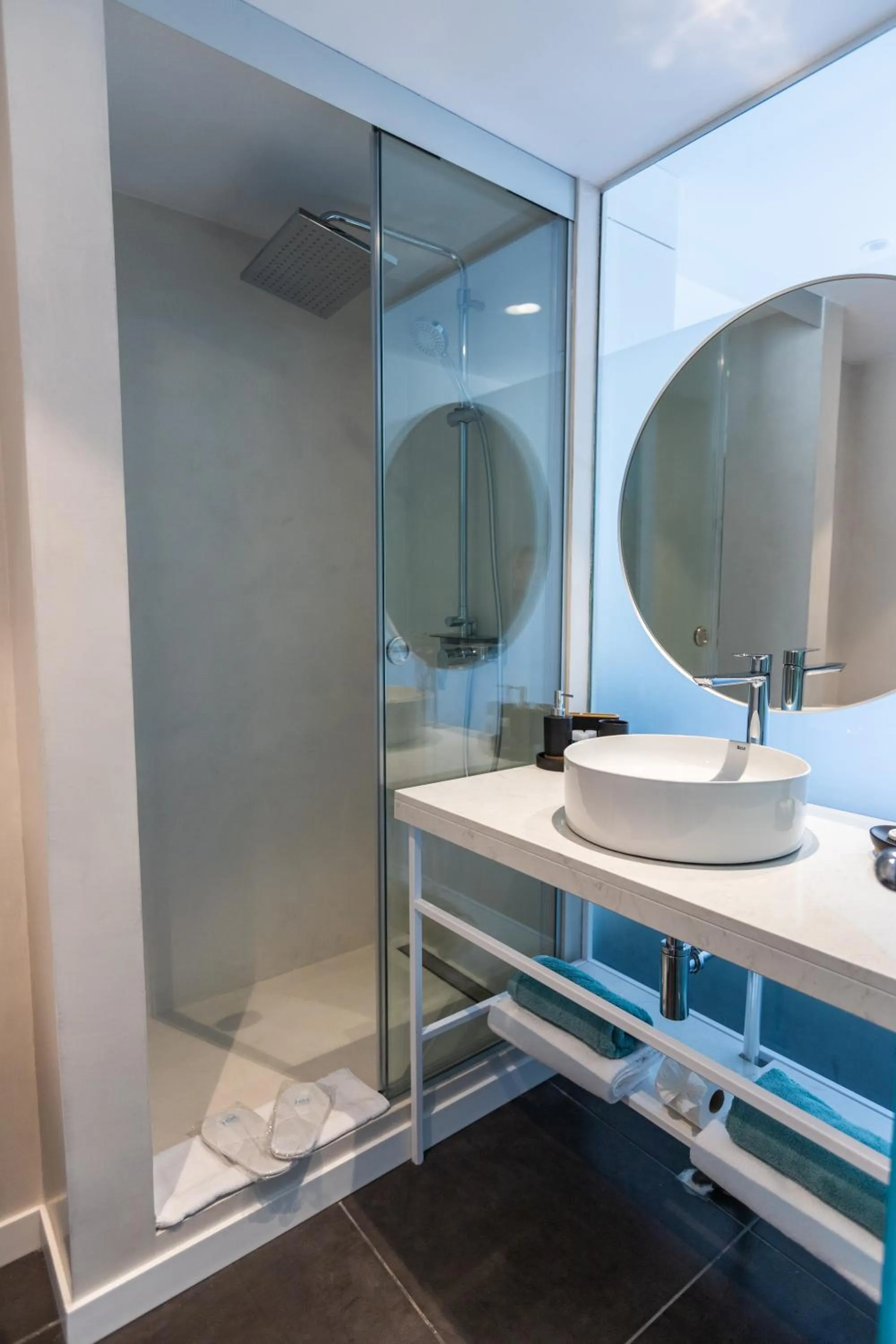 Shower in Hotel 54 Barceloneta