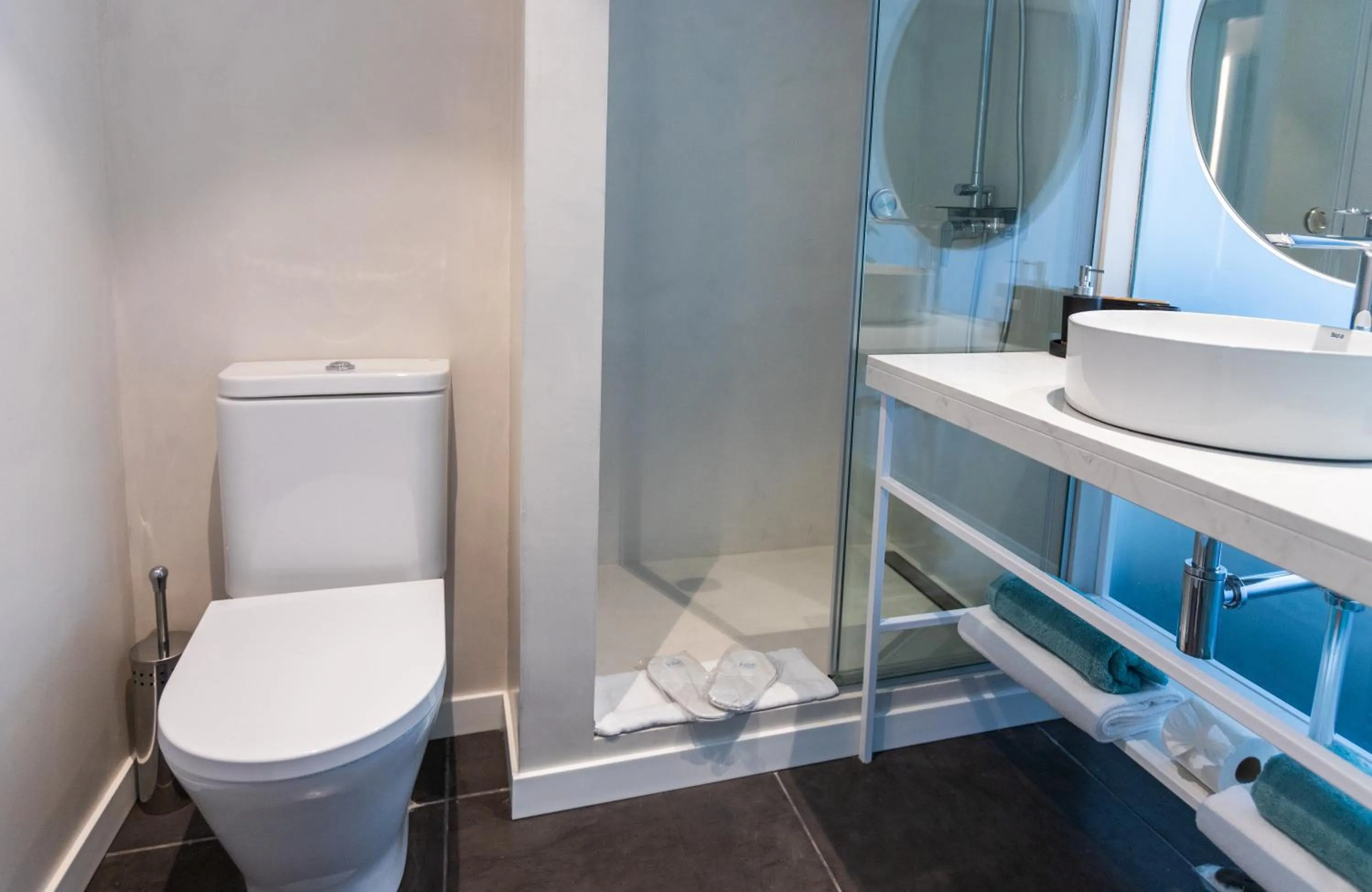 Toilet in Hotel 54 Barceloneta