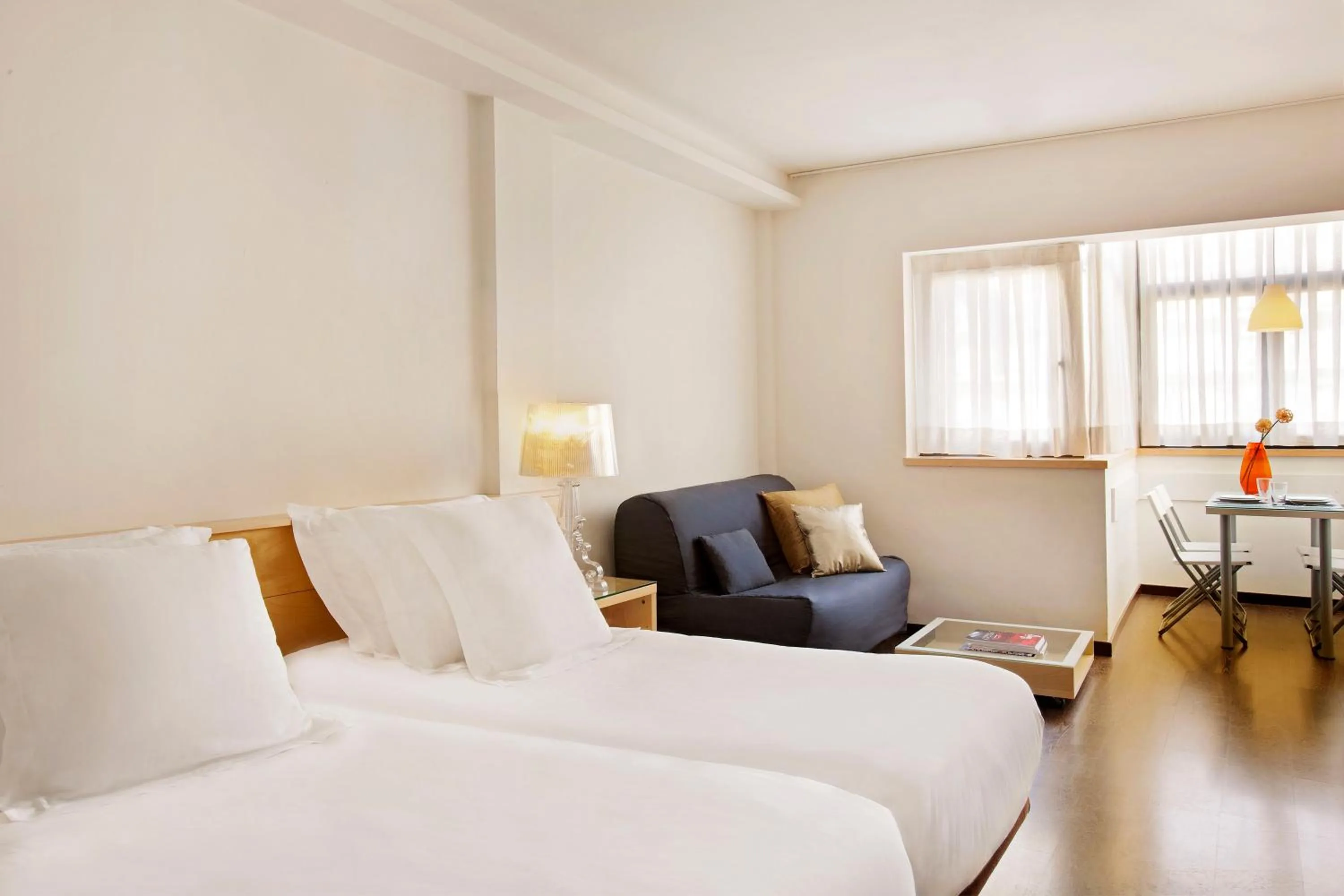 Bed in Barcelona Apartment Aramunt