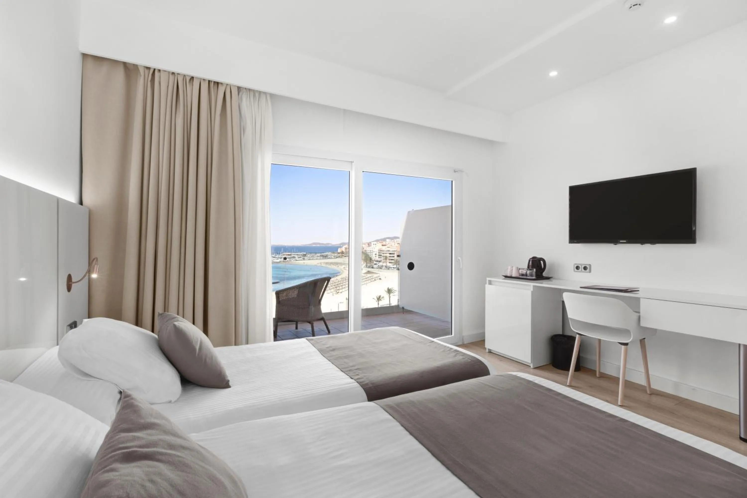 Photo of the whole room, Bed in THB El Cid - Adults Only