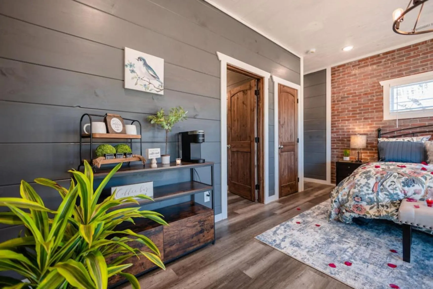 Bed in Romantic Cabin Retreat By Ghosal Luxury Lodging