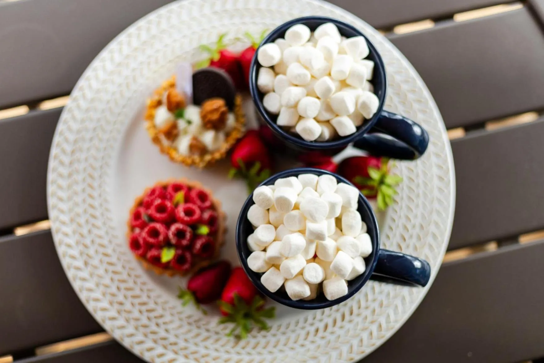 Food and drinks in Romantic Cabin Retreat By Ghosal Luxury Lodging