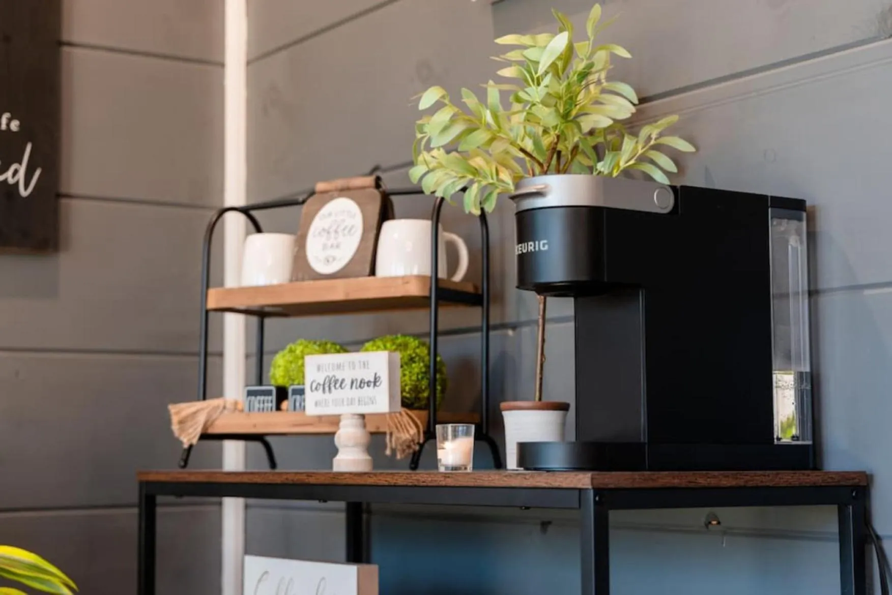 Coffee/tea facilities in Romantic Cabin Retreat By Ghosal Luxury Lodging