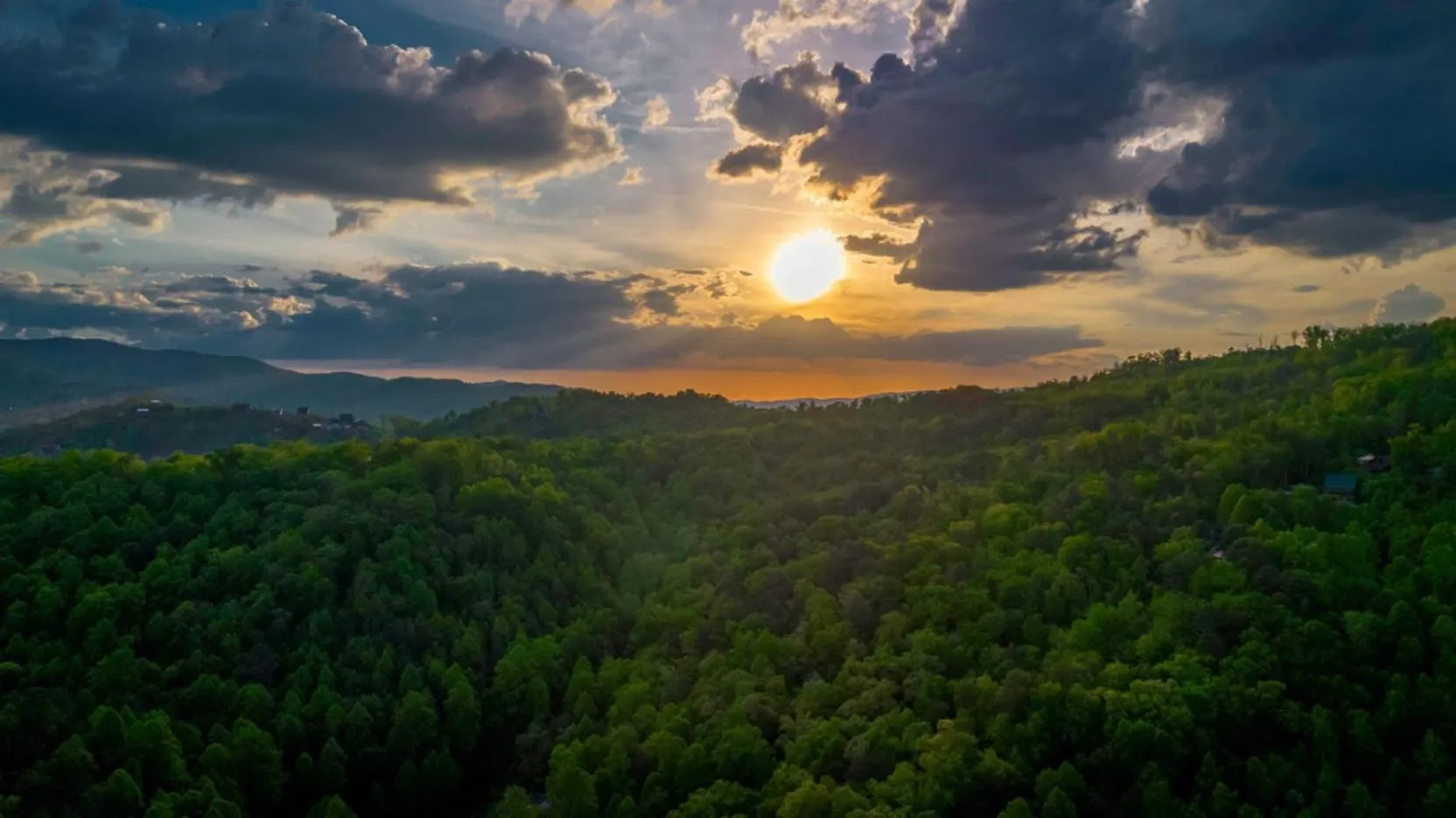 Spring in Romantic Cabin Retreat By Ghosal Luxury Lodging