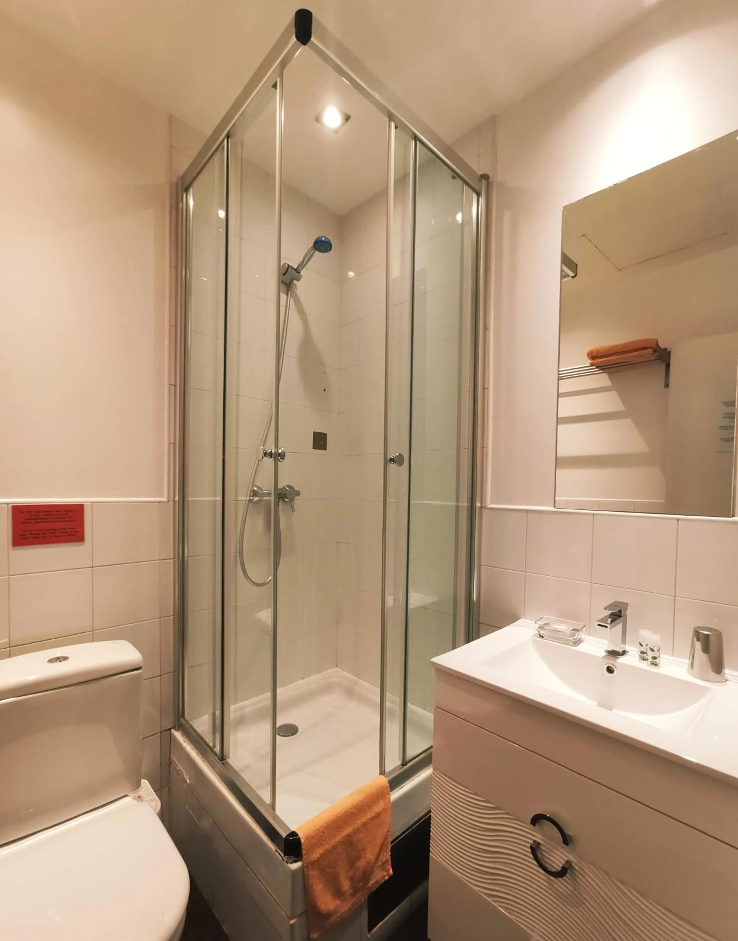 Bathroom in Hostal Santa Ana Colors