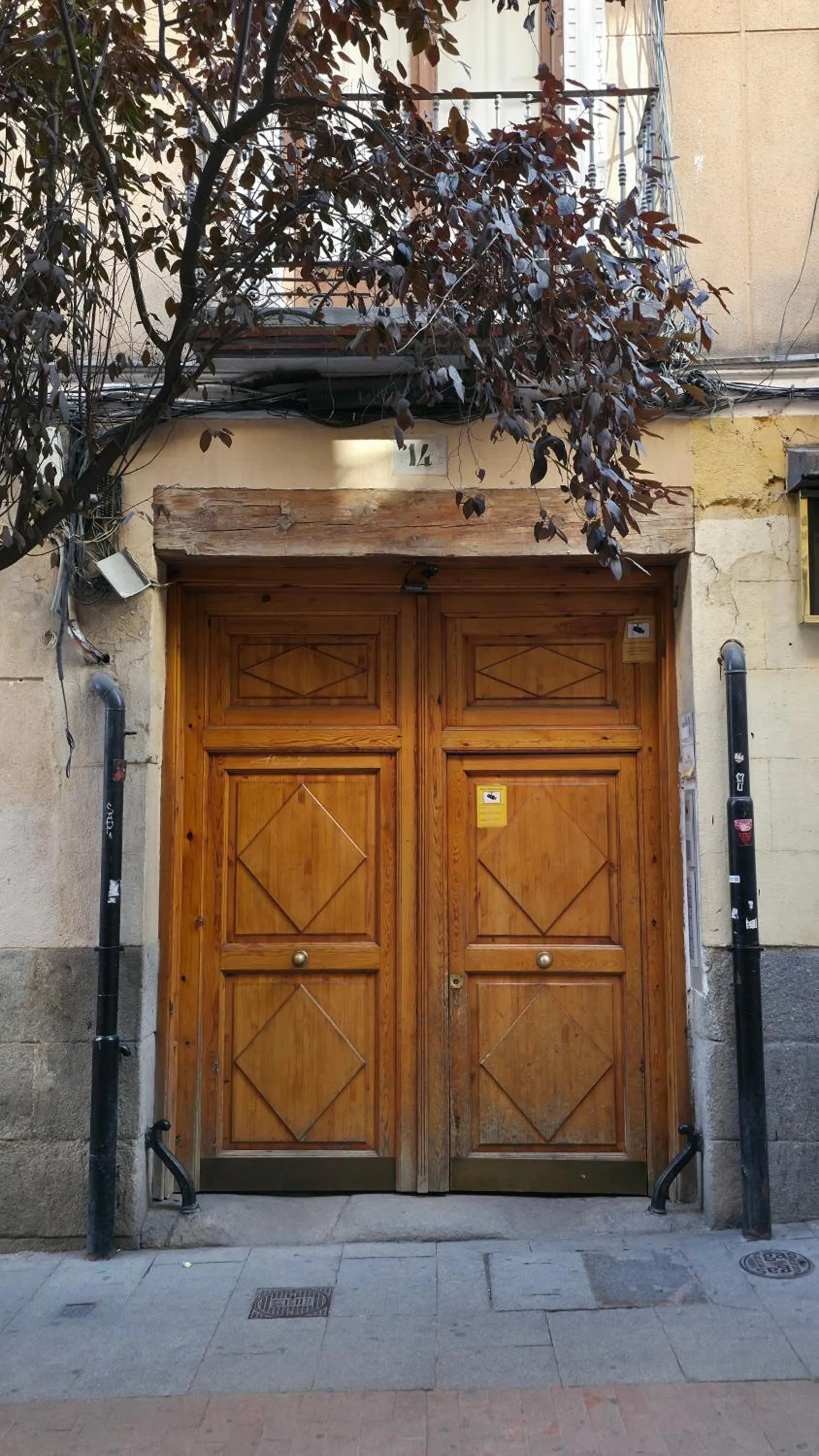 Property building in Hostal Santa Ana Colors