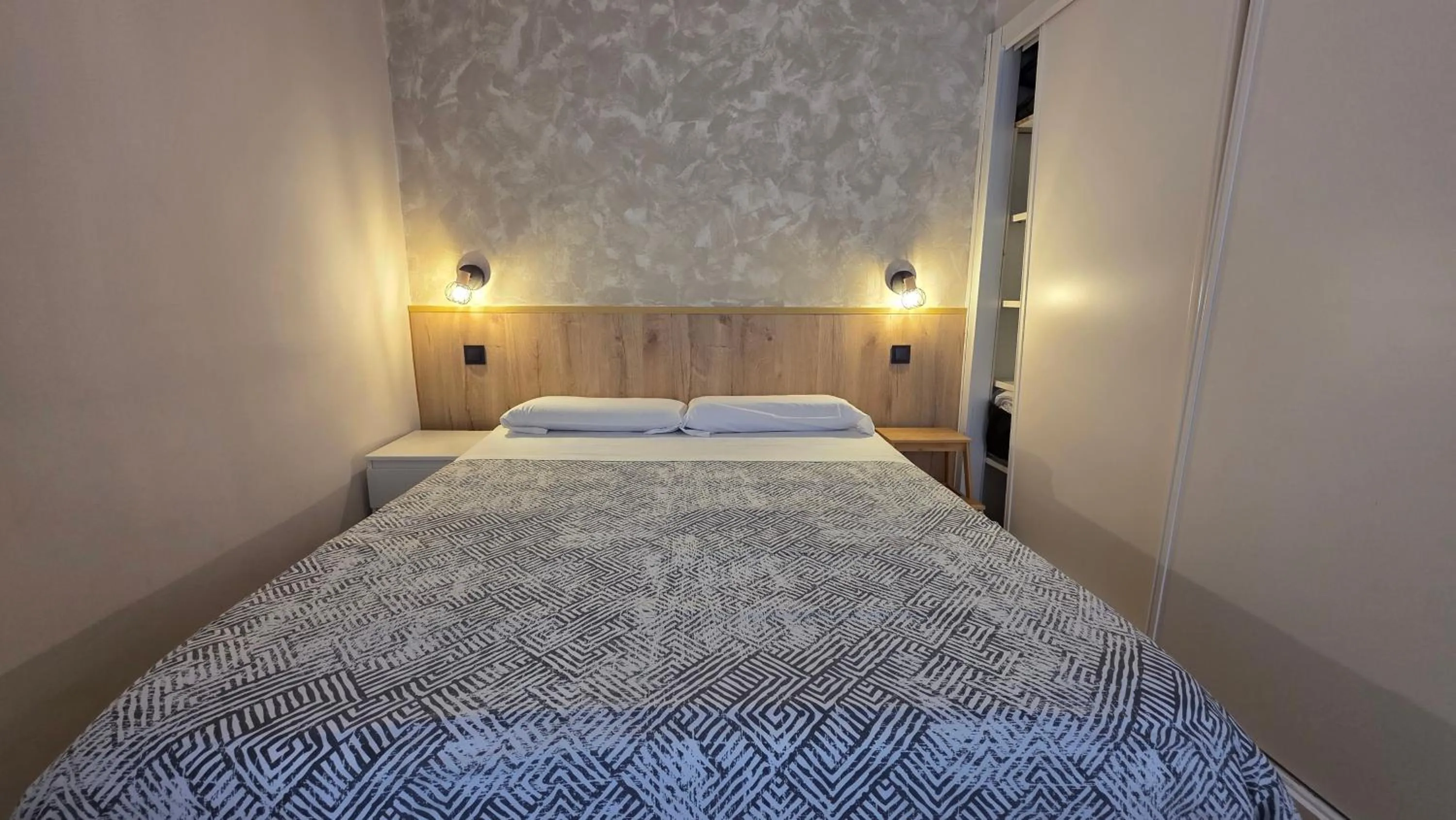 Bed in Hostal Santa Ana Colors