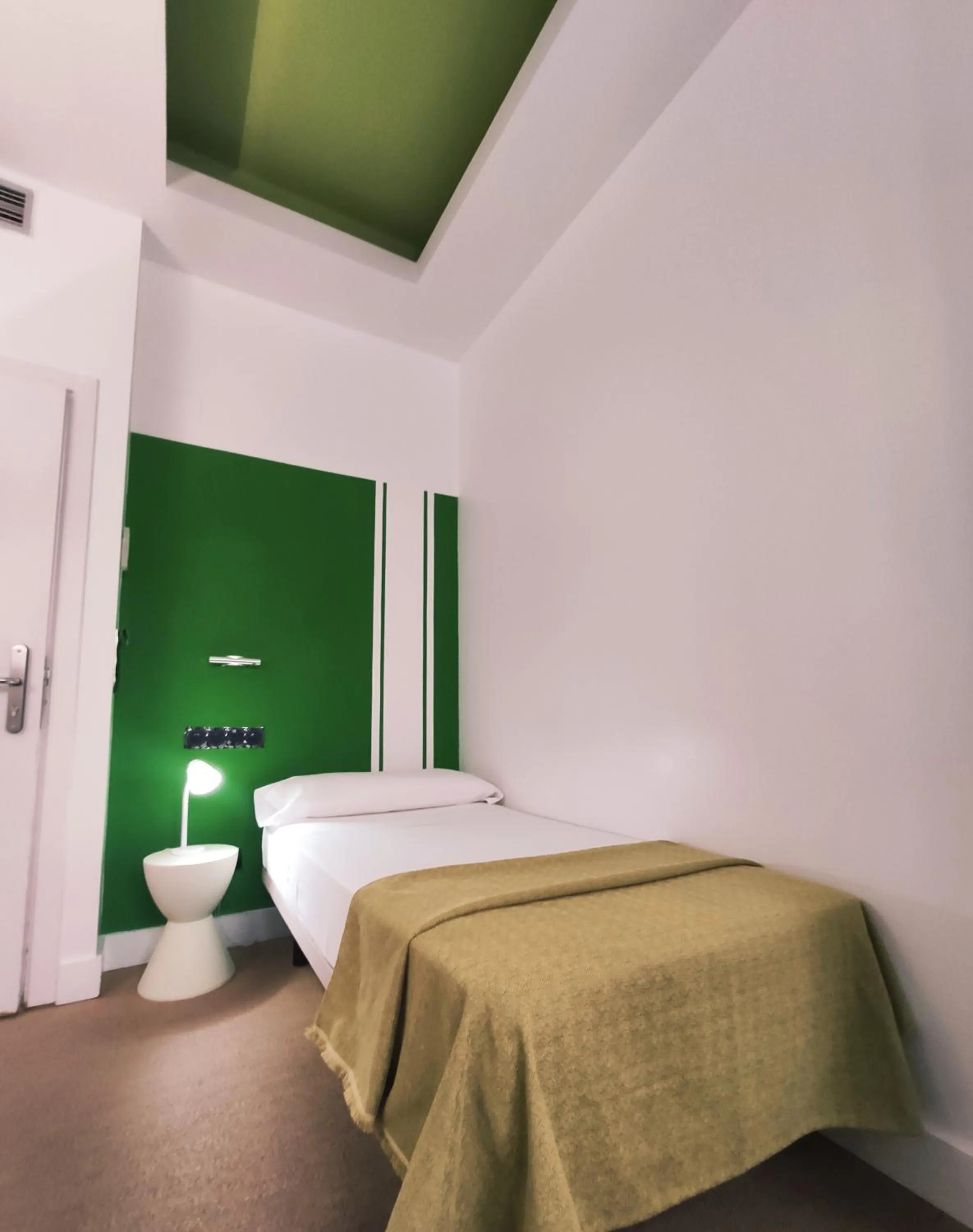 Bed in Hostal Santa Ana Colors