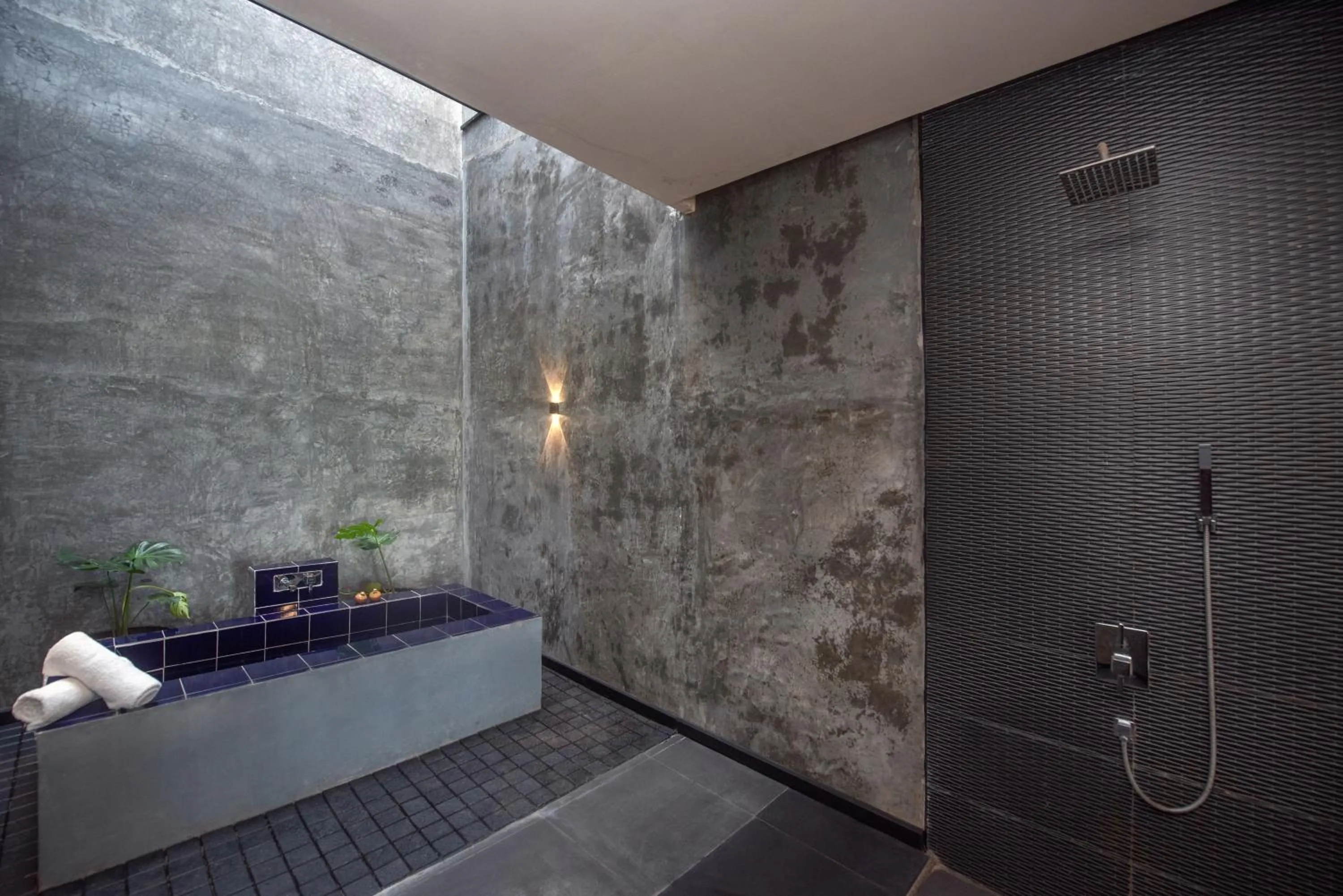 Shower in Ceylon Breeze Sigiriya