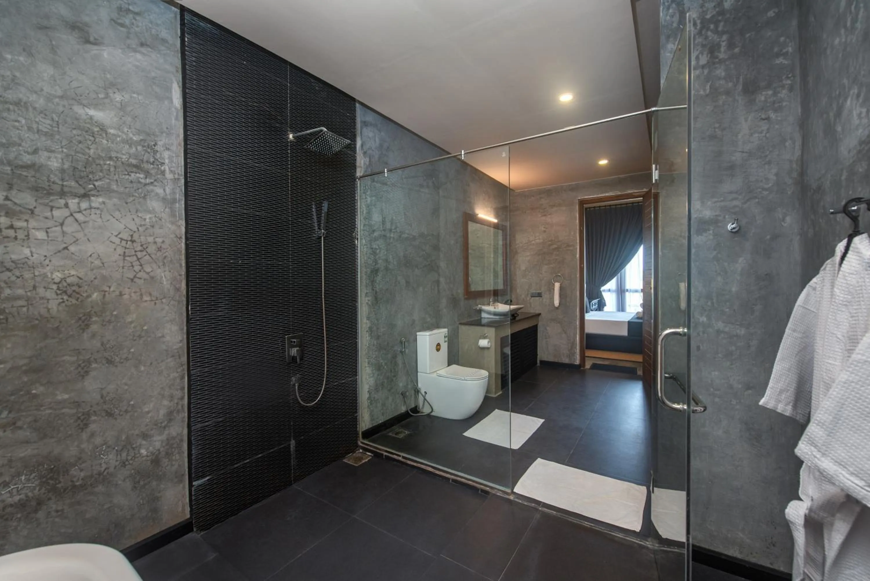 Shower in Ceylon Breeze Sigiriya