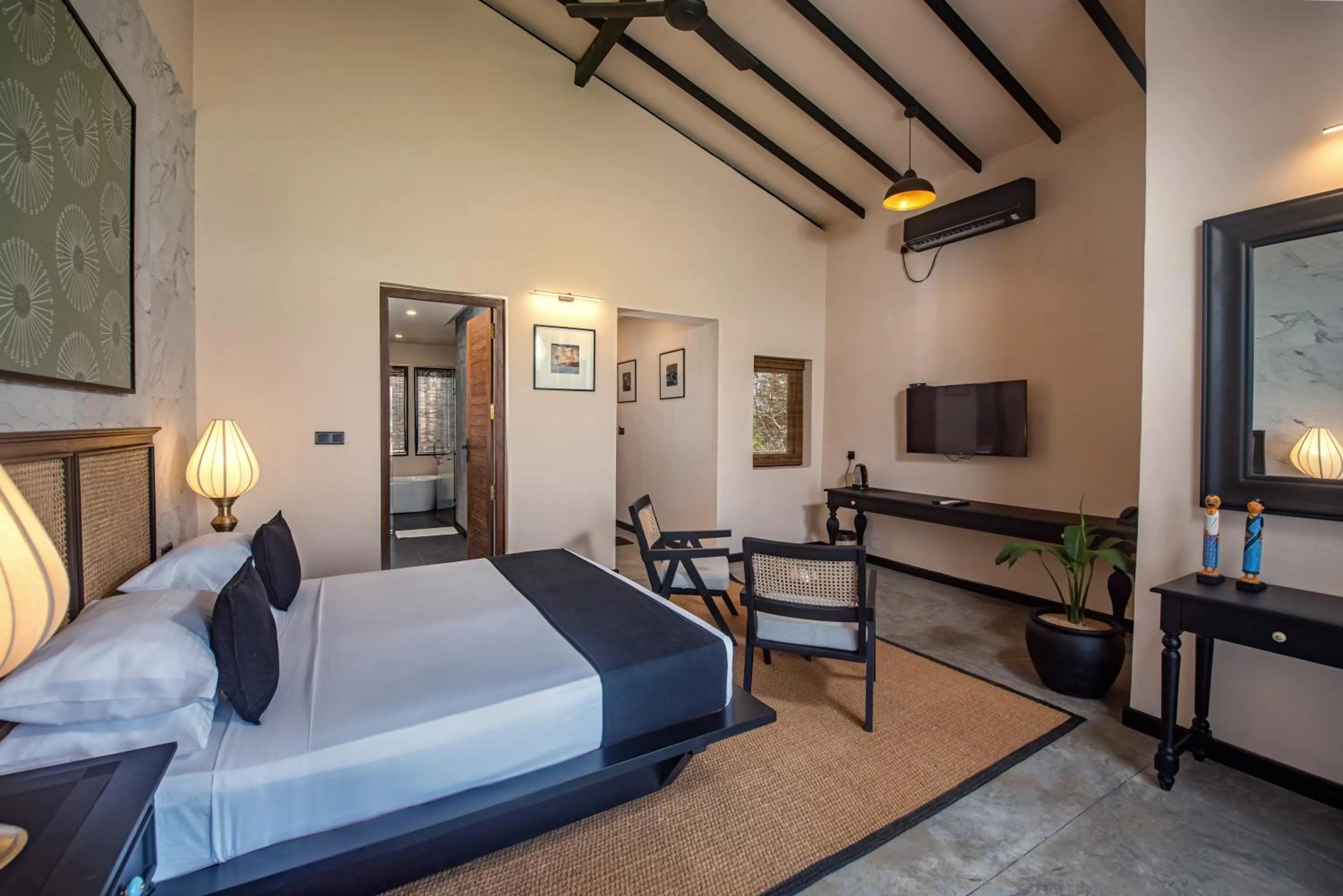 Photo of the whole room, Bed in Ceylon Breeze Sigiriya