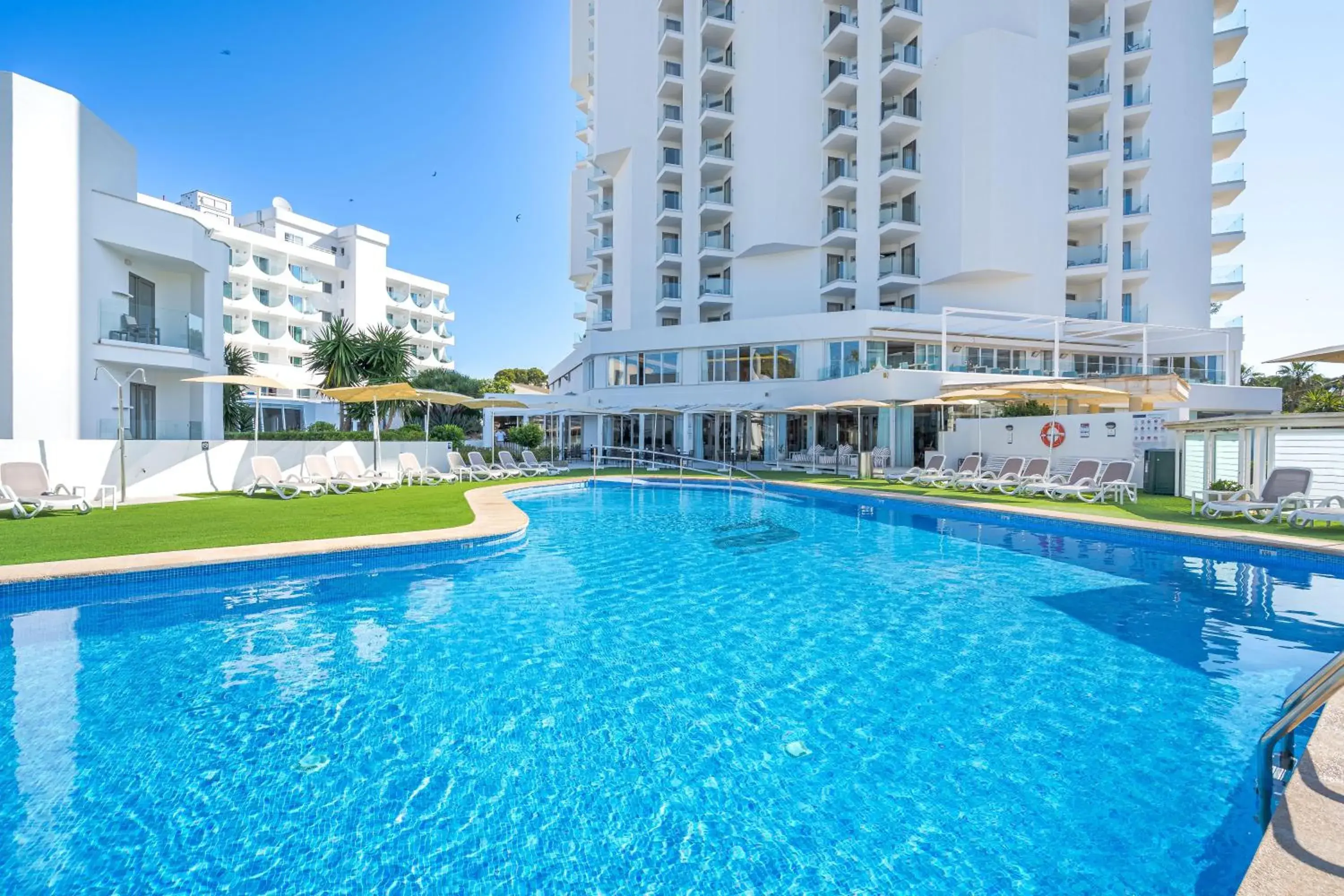 Swimming pool in THB Maria Isabel - Adults Only Swimming pool in THB Maria Isabel - Adults Only