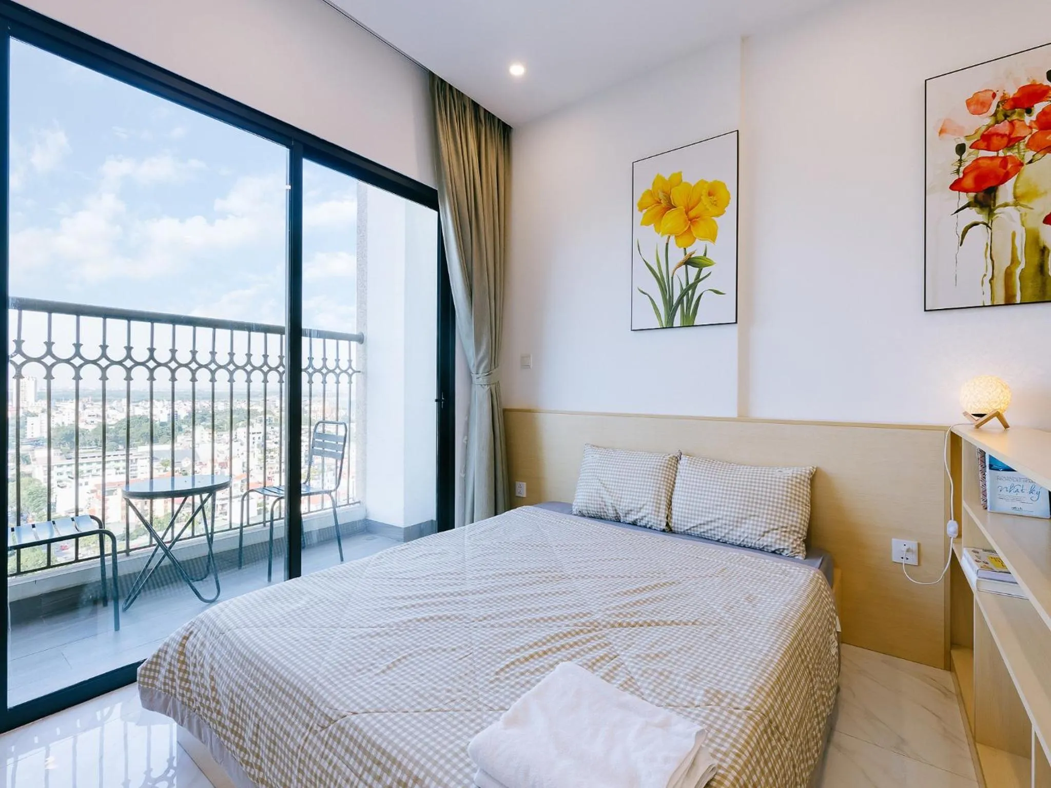 Bed in Muse Hanoi Lake View Luxury Apartment - D' Eldorado