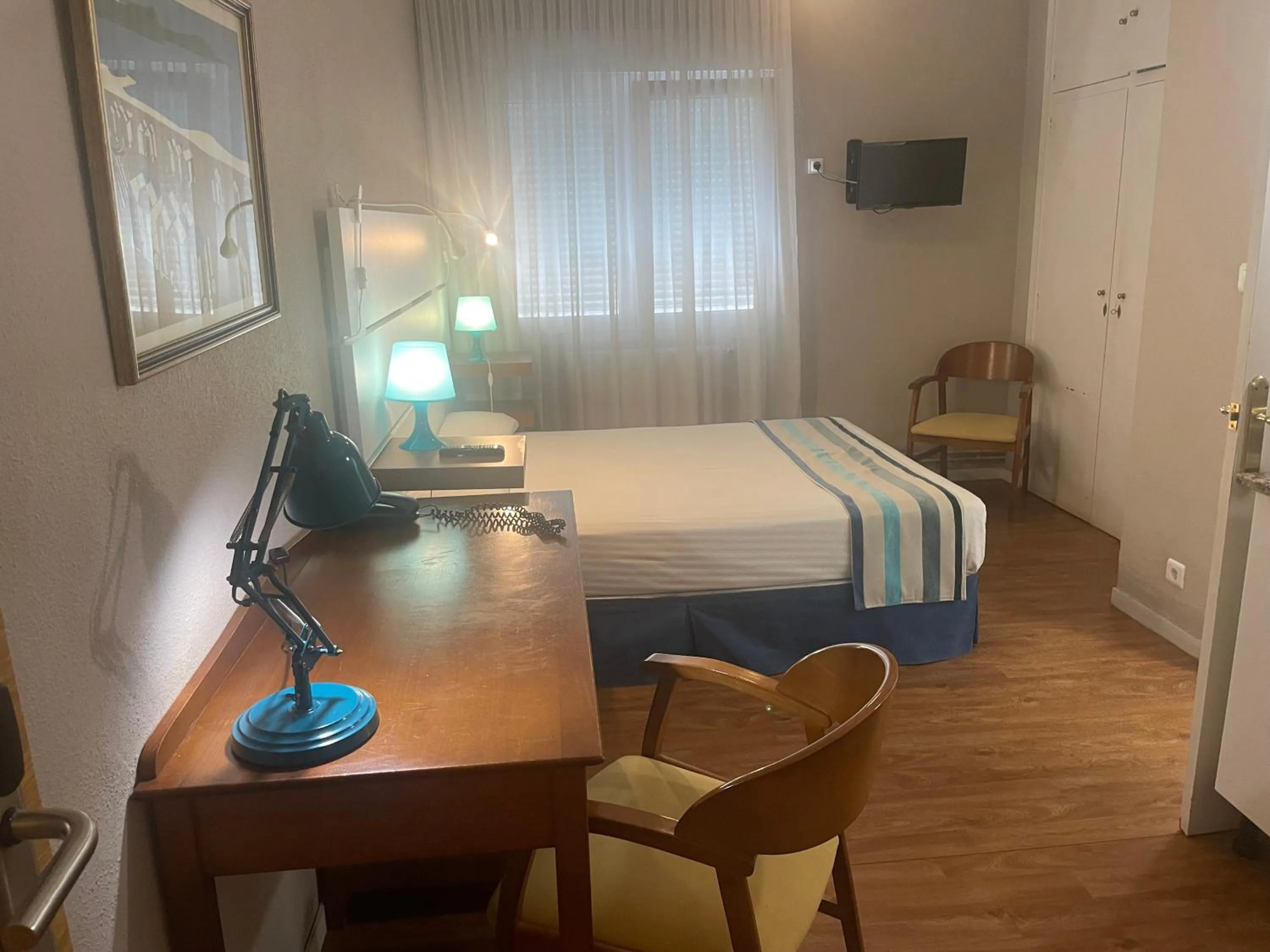 Photo of the whole room, Bed in Estudios Aránzazu