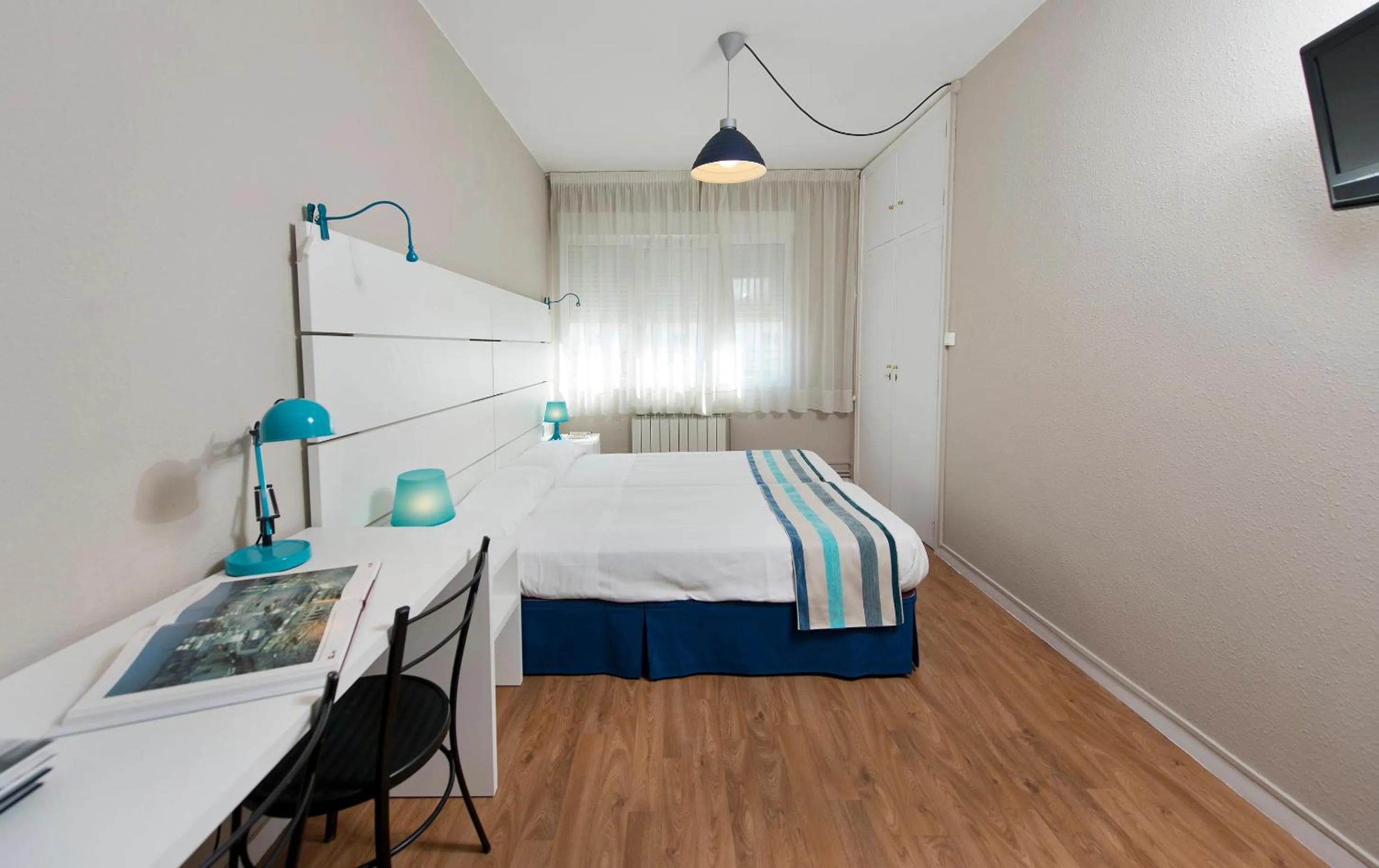 Photo of the whole room, Bed in Estudios Aránzazu