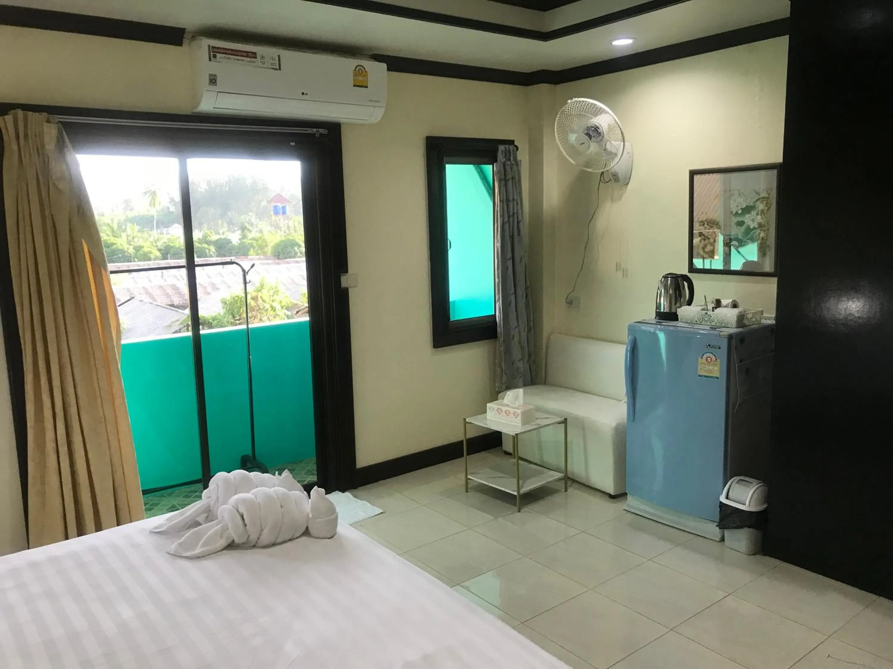 Photo of the whole room, Bed in Parisia House