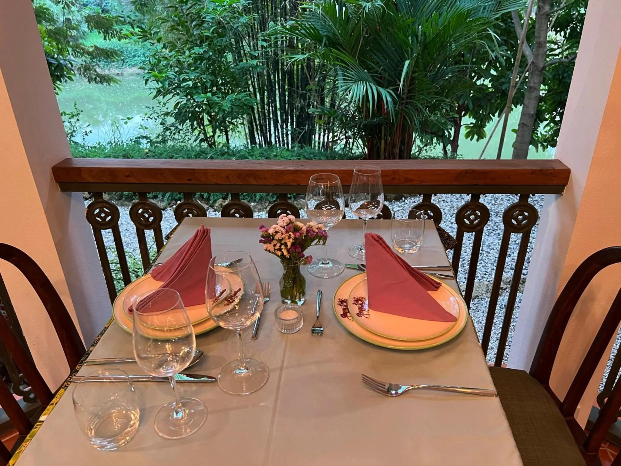 Restaurant/places to eat in Home of Dusita