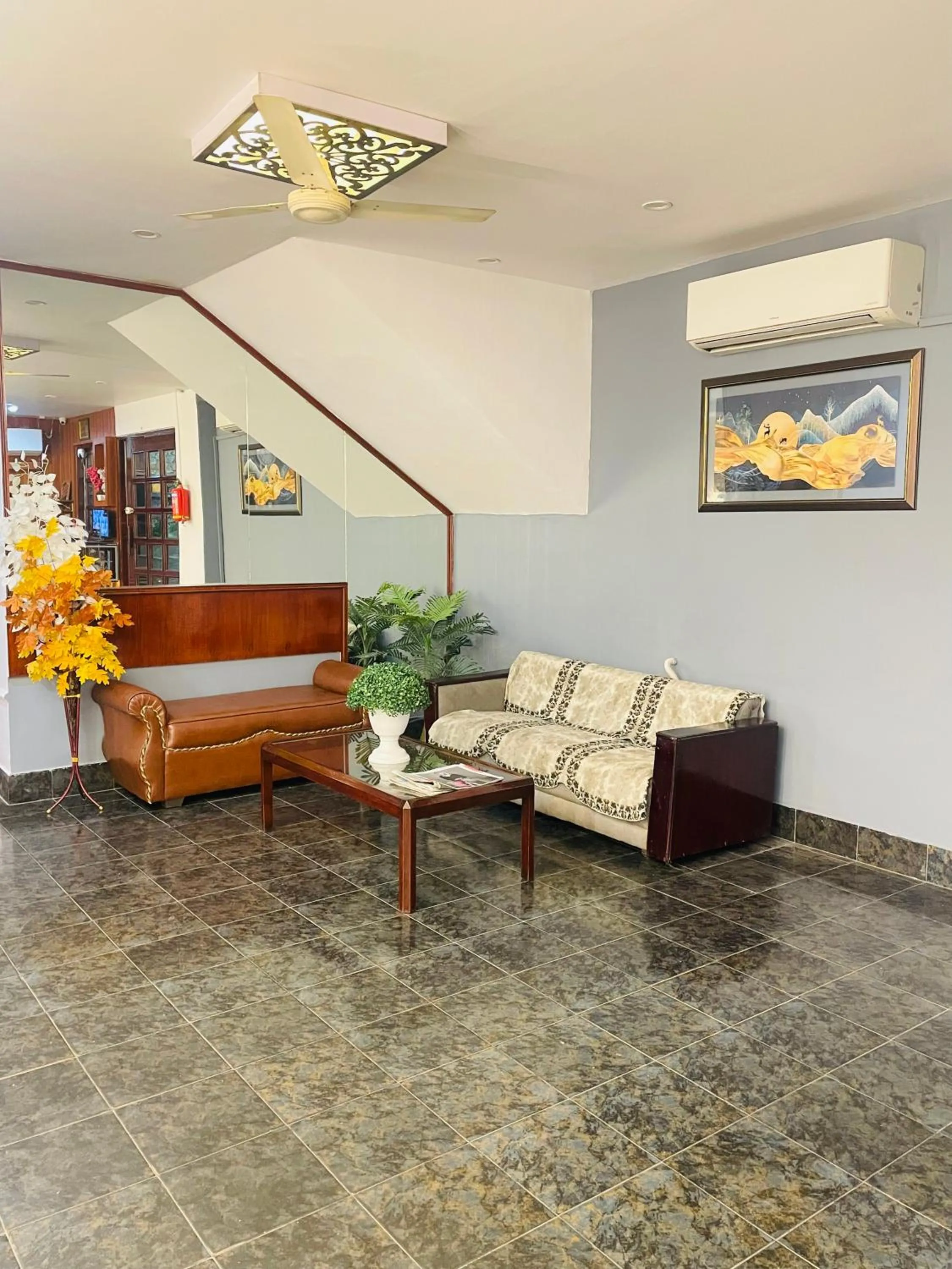 THE ROYAL PRESIDENCY INN