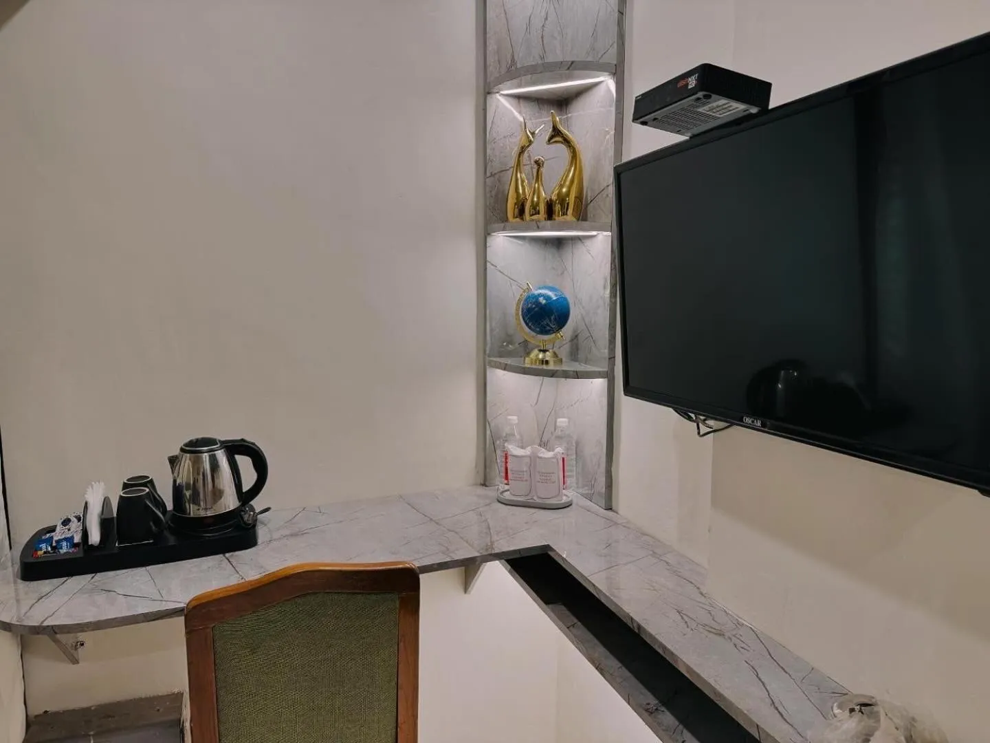 THE ROYAL PRESIDENCY INN