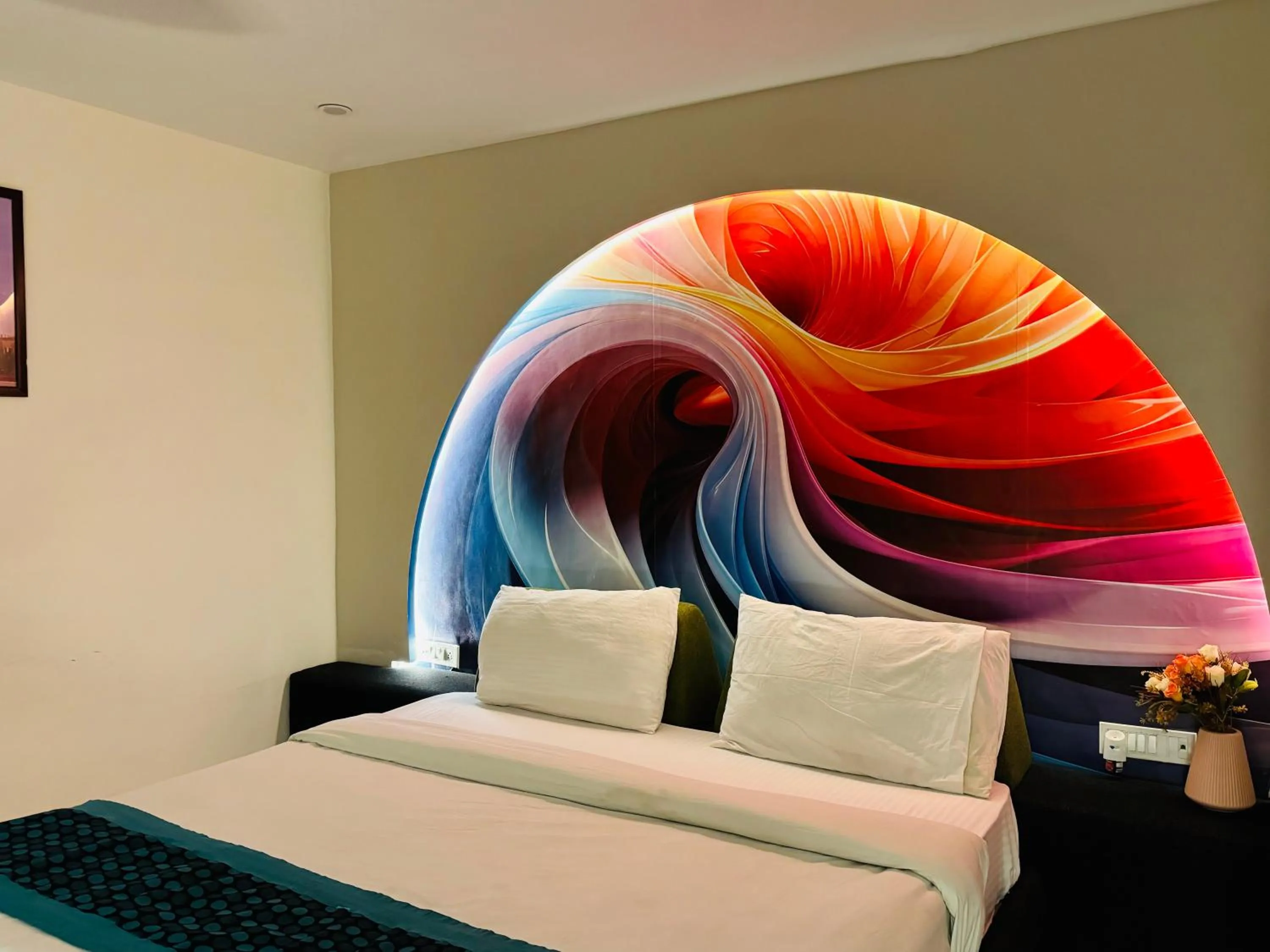 Bed in THE ROYAL PRESIDENCY INN