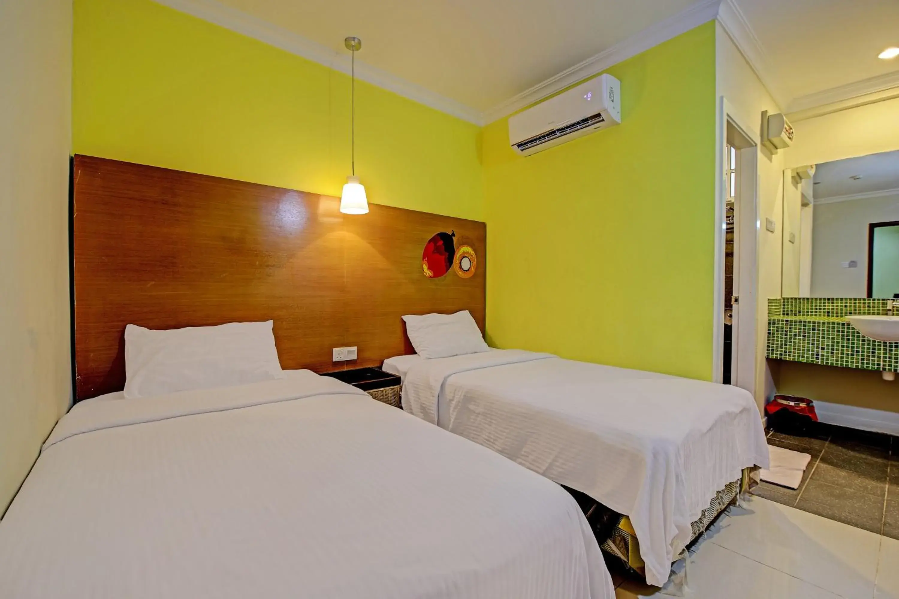 Deluxe Twin Room in Hotel O Northern Inn Deluxe Twin Room in Hotel O Northern Inn