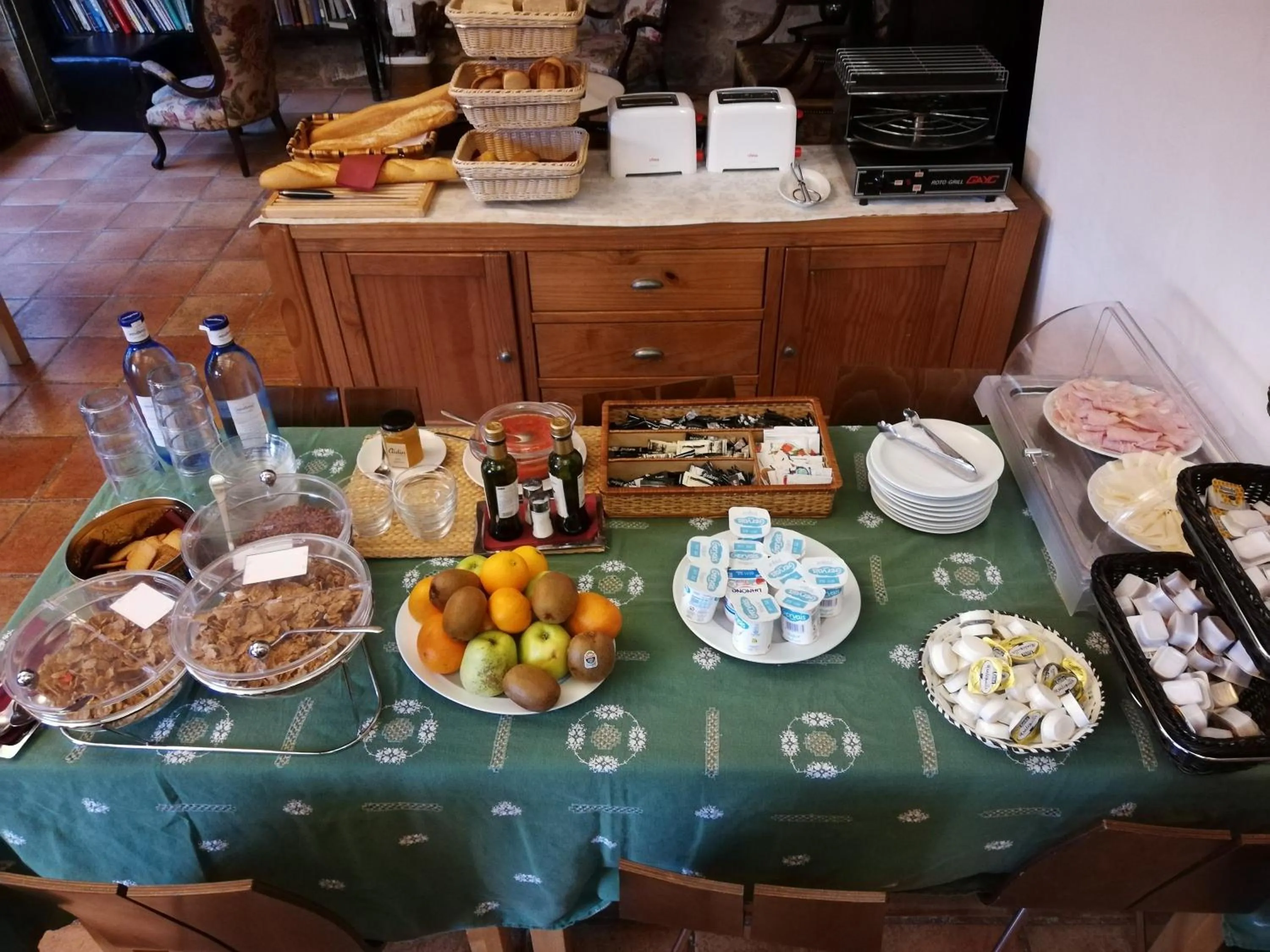 Food and drinks in Hospedería de Alesves