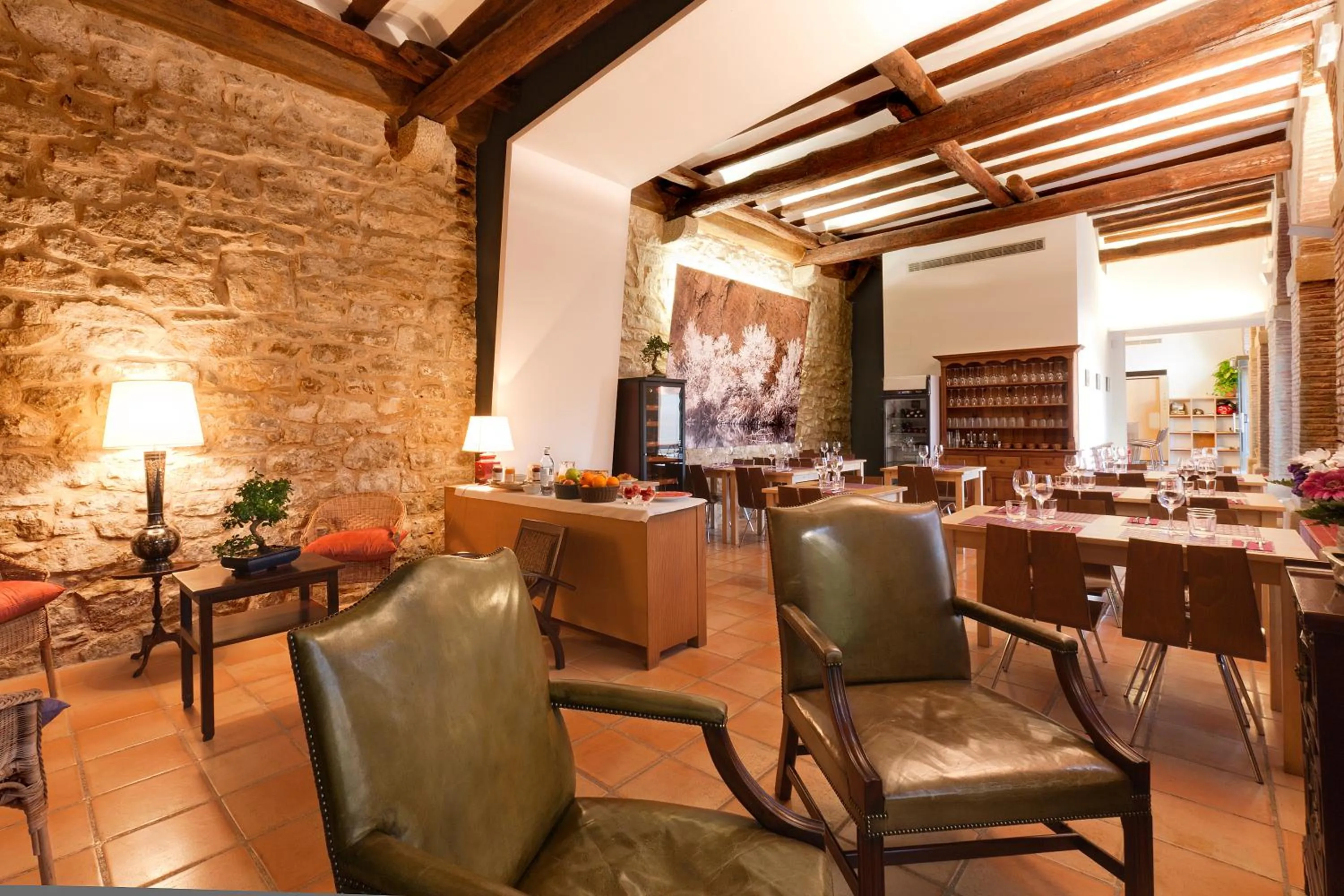 Communal lounge/ TV room in Hospedería de Alesves