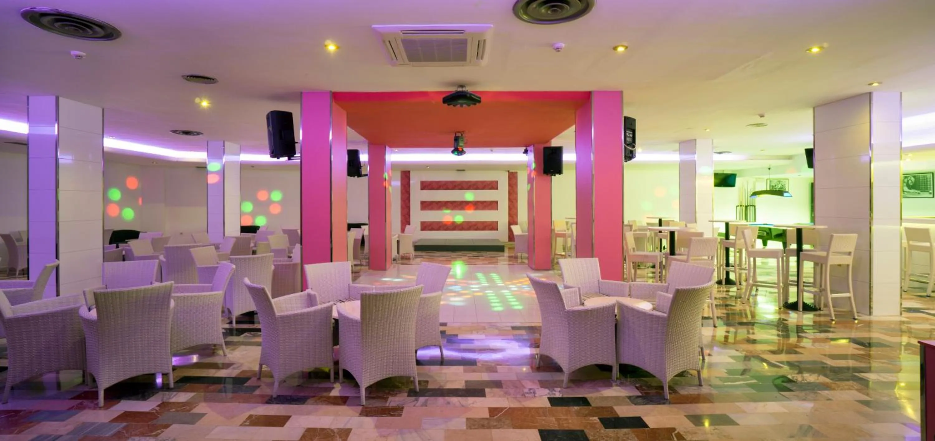 Lounge or bar in Sandos Griego