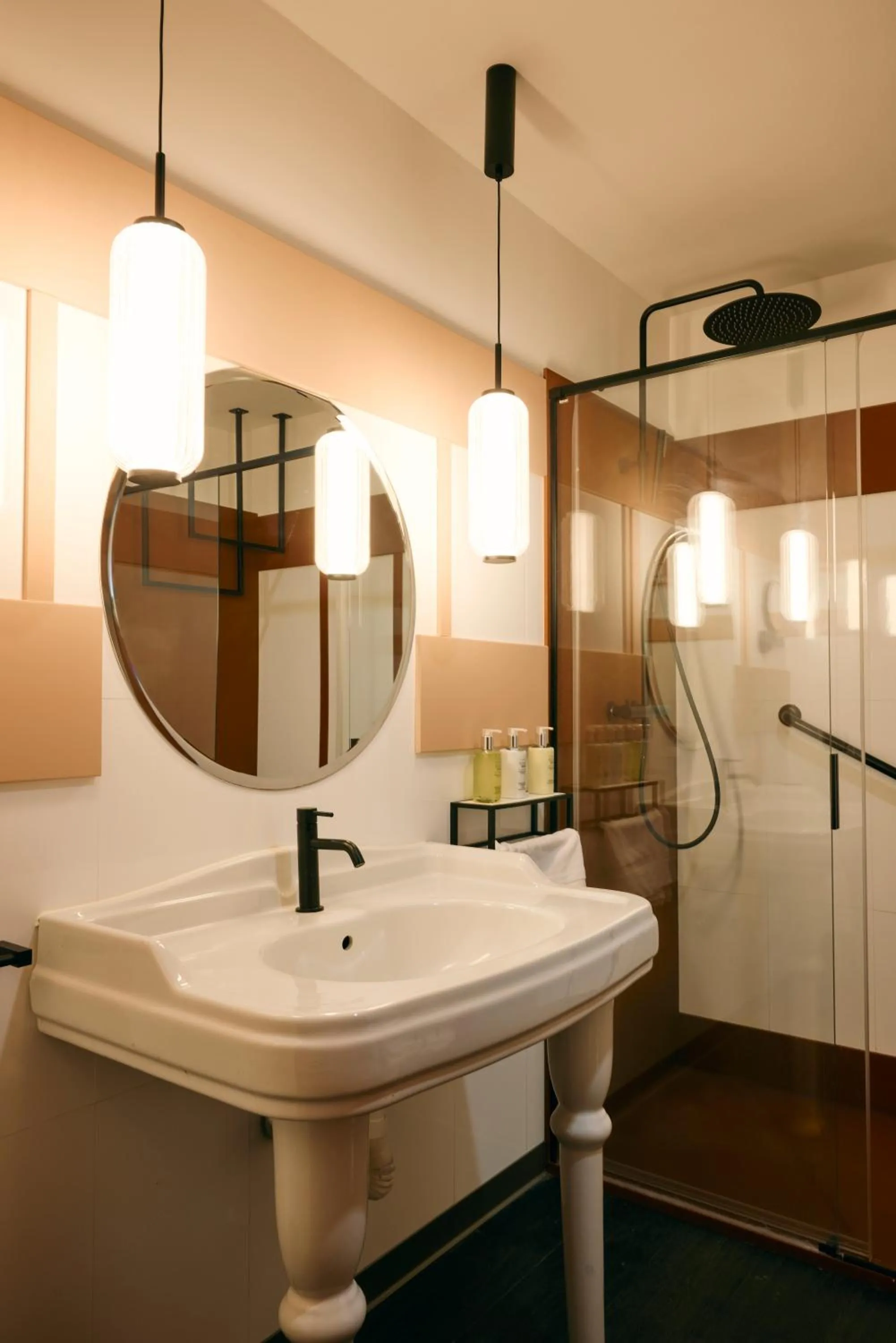 Shower in Hotel Balneario La Hermida