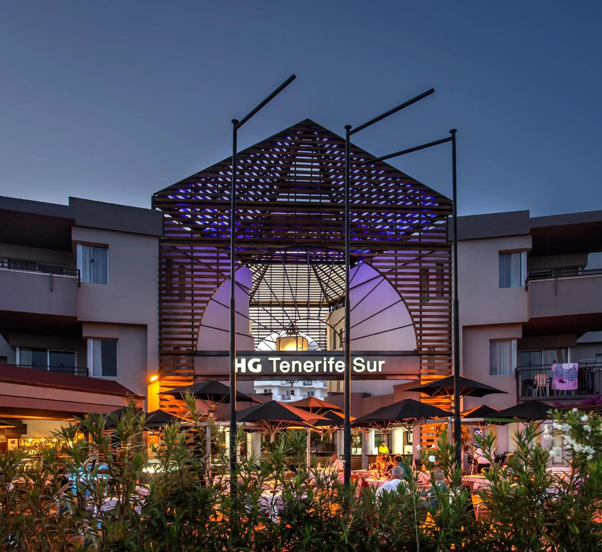Facade/entrance in HG Tenerife Sur