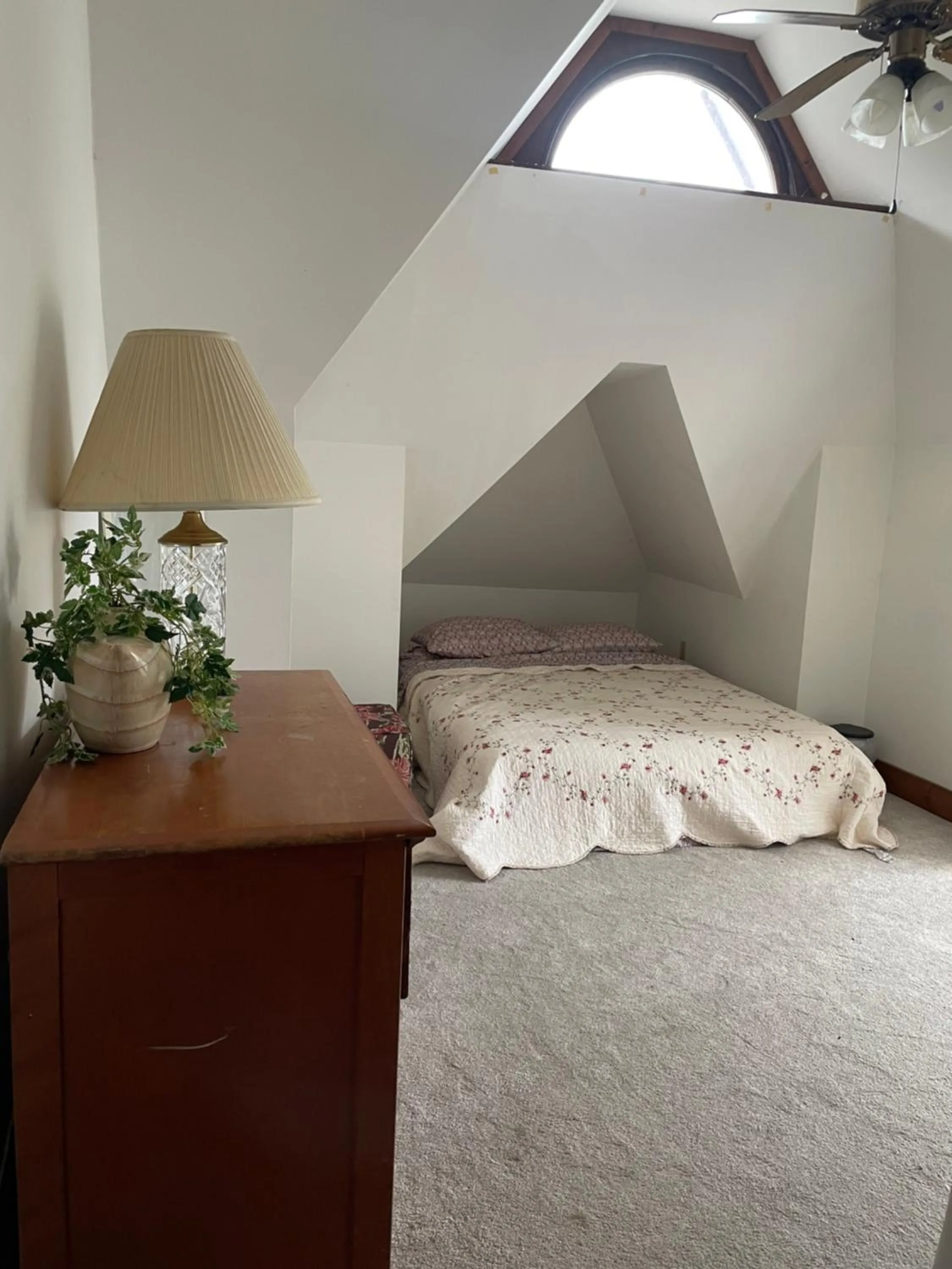 Bedroom, Bed in Grand Gables Inn